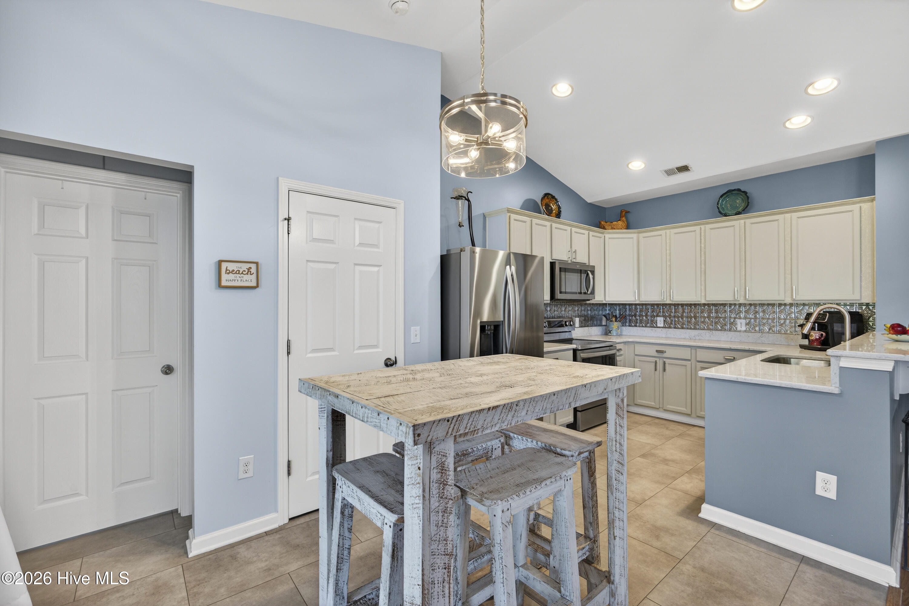 100564914 | Photo 19