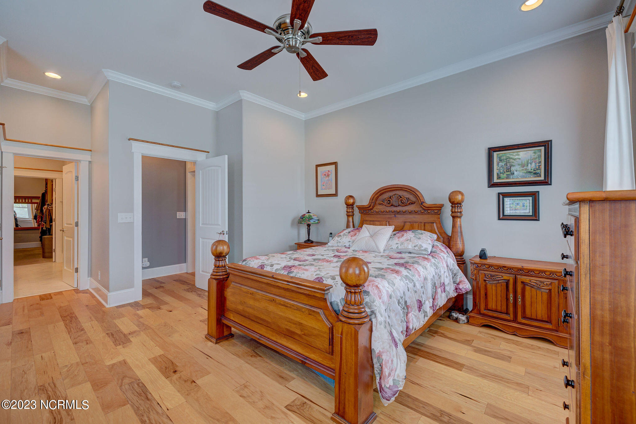 100568046 | Photo 18