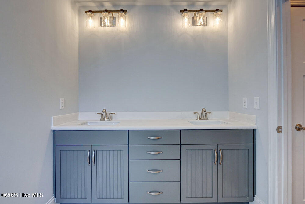 100533564 | Photo 18