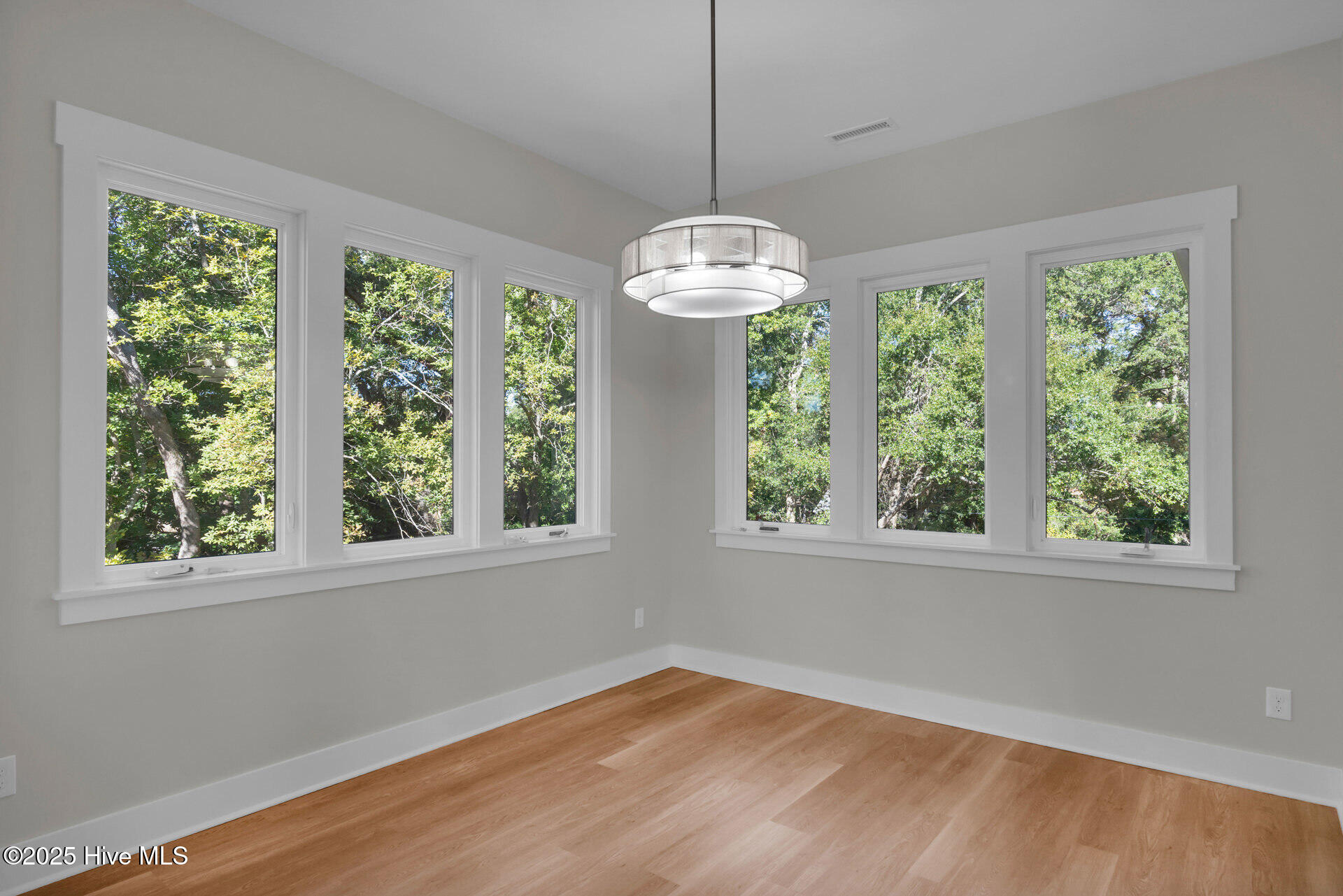 100539388 | Photo 22