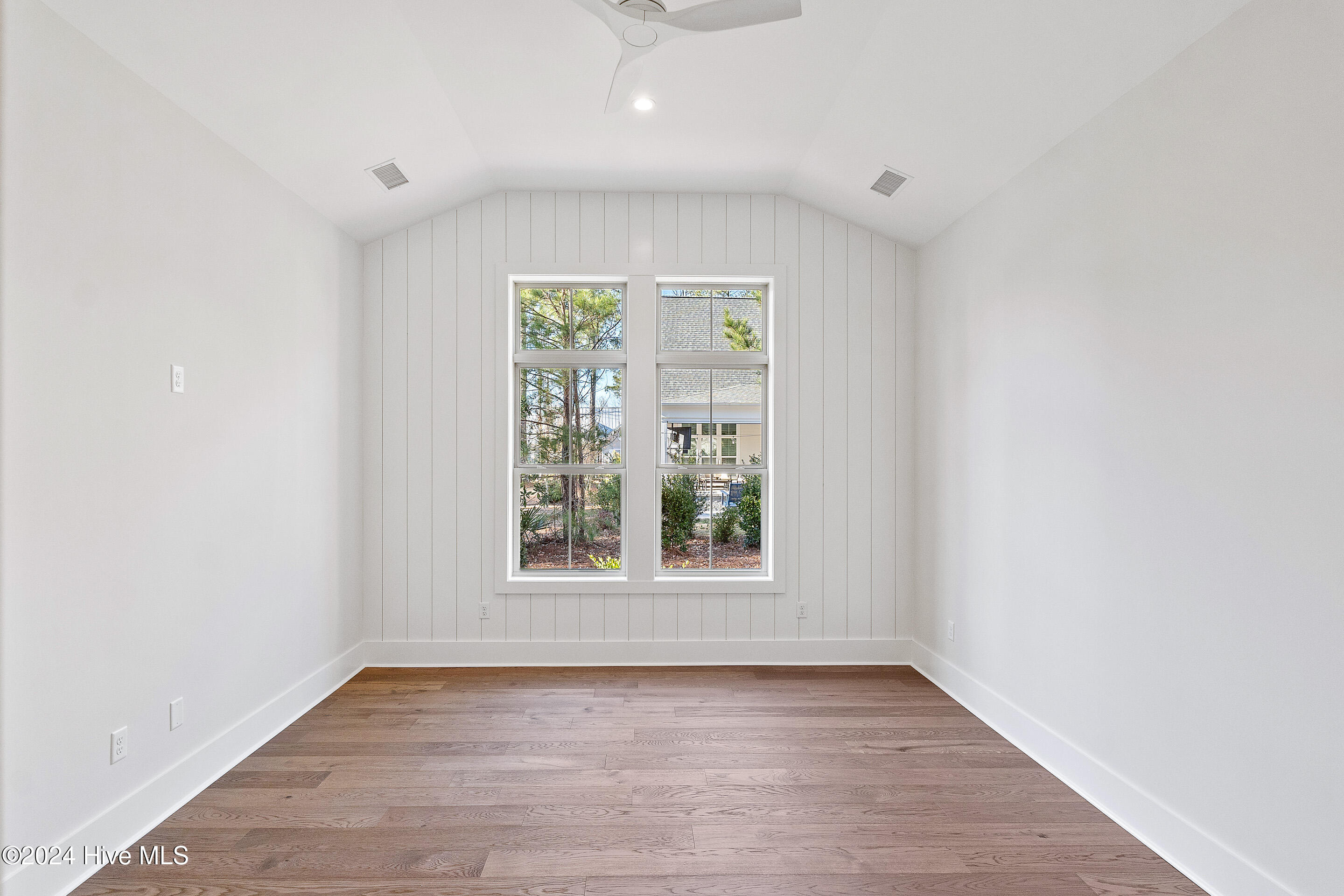 100552091 | Photo 18