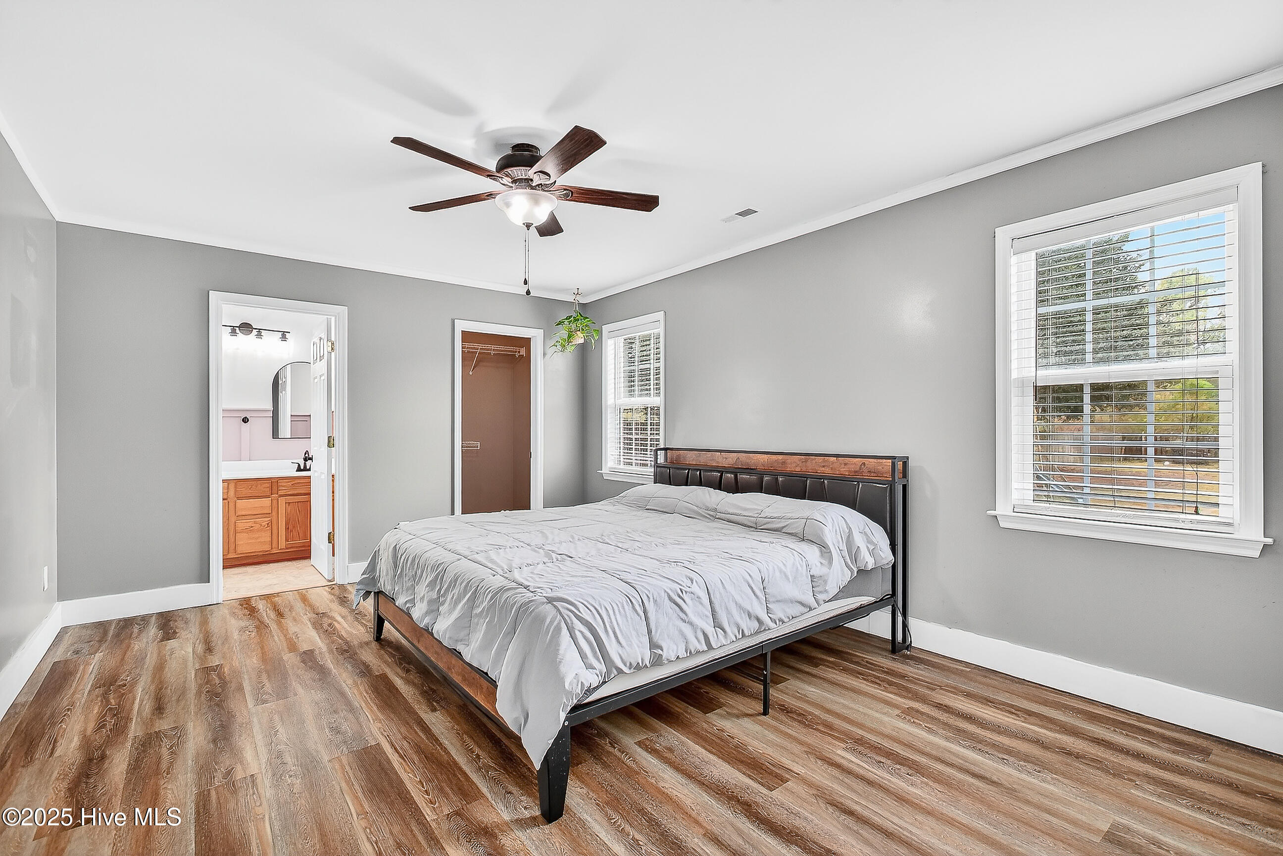 100538786 | Photo 12