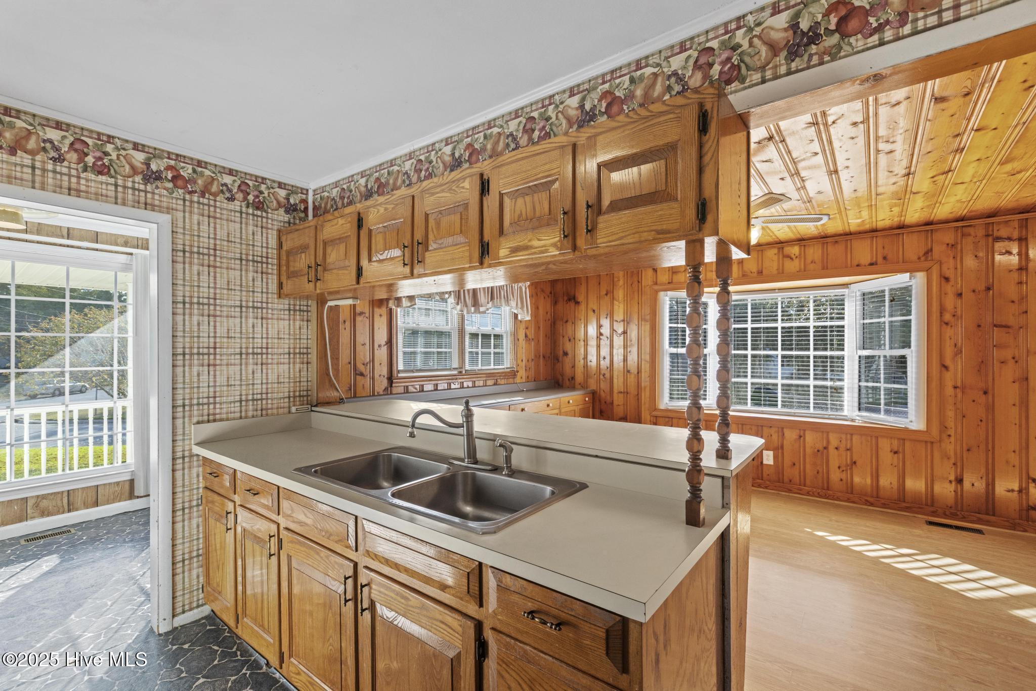 100532196 | Photo 26