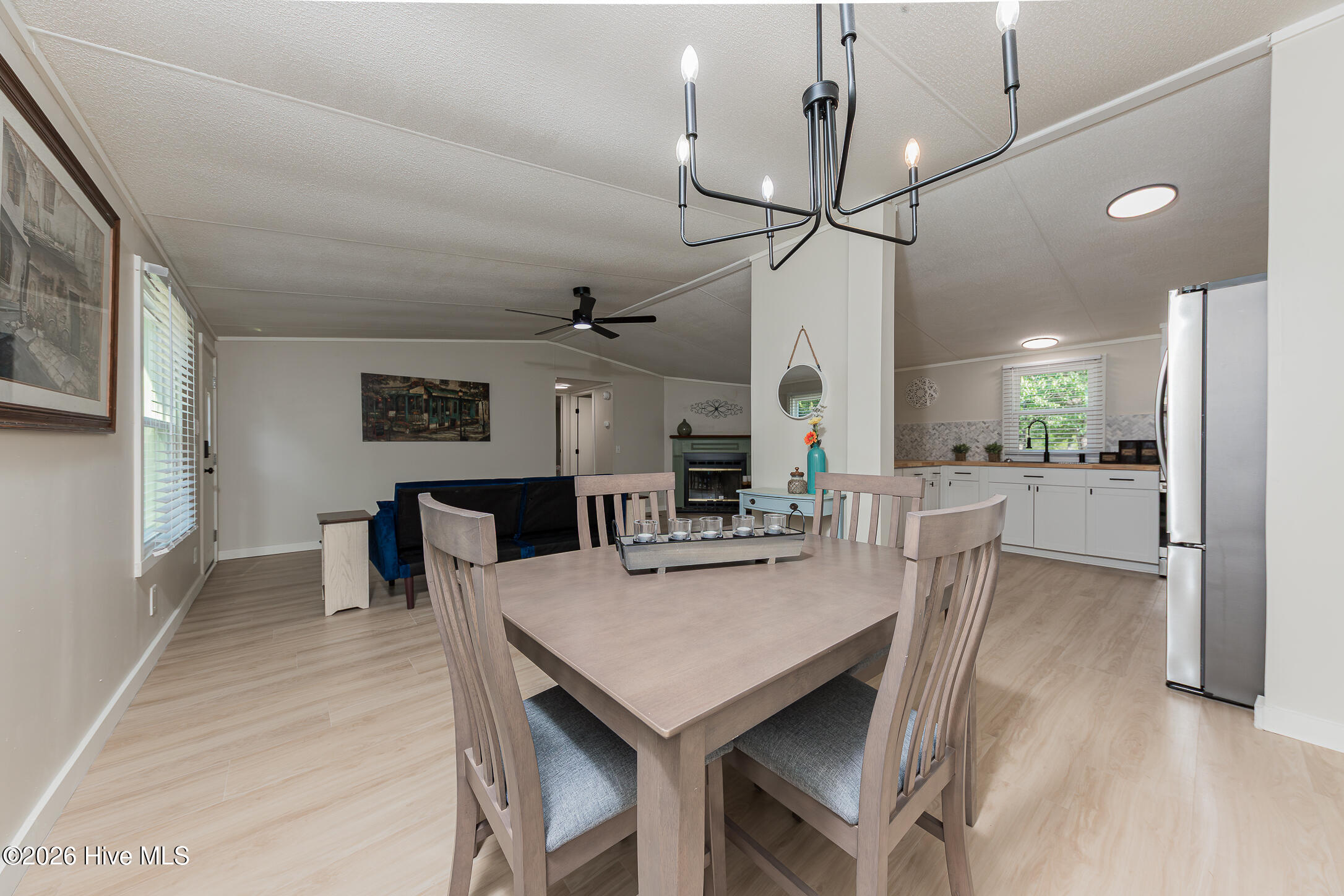 100570278 | Photo 30