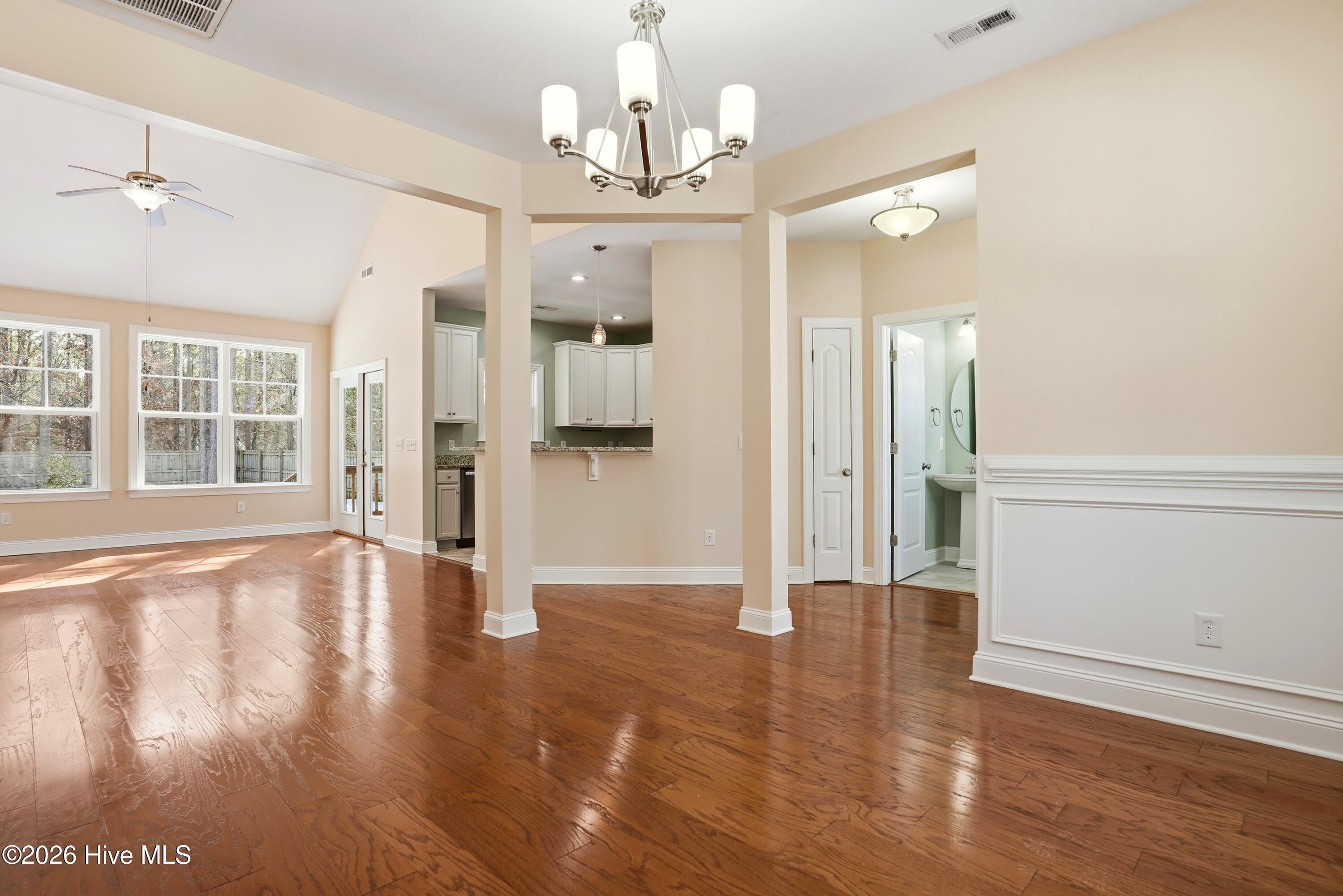 100552828 | Photo 20