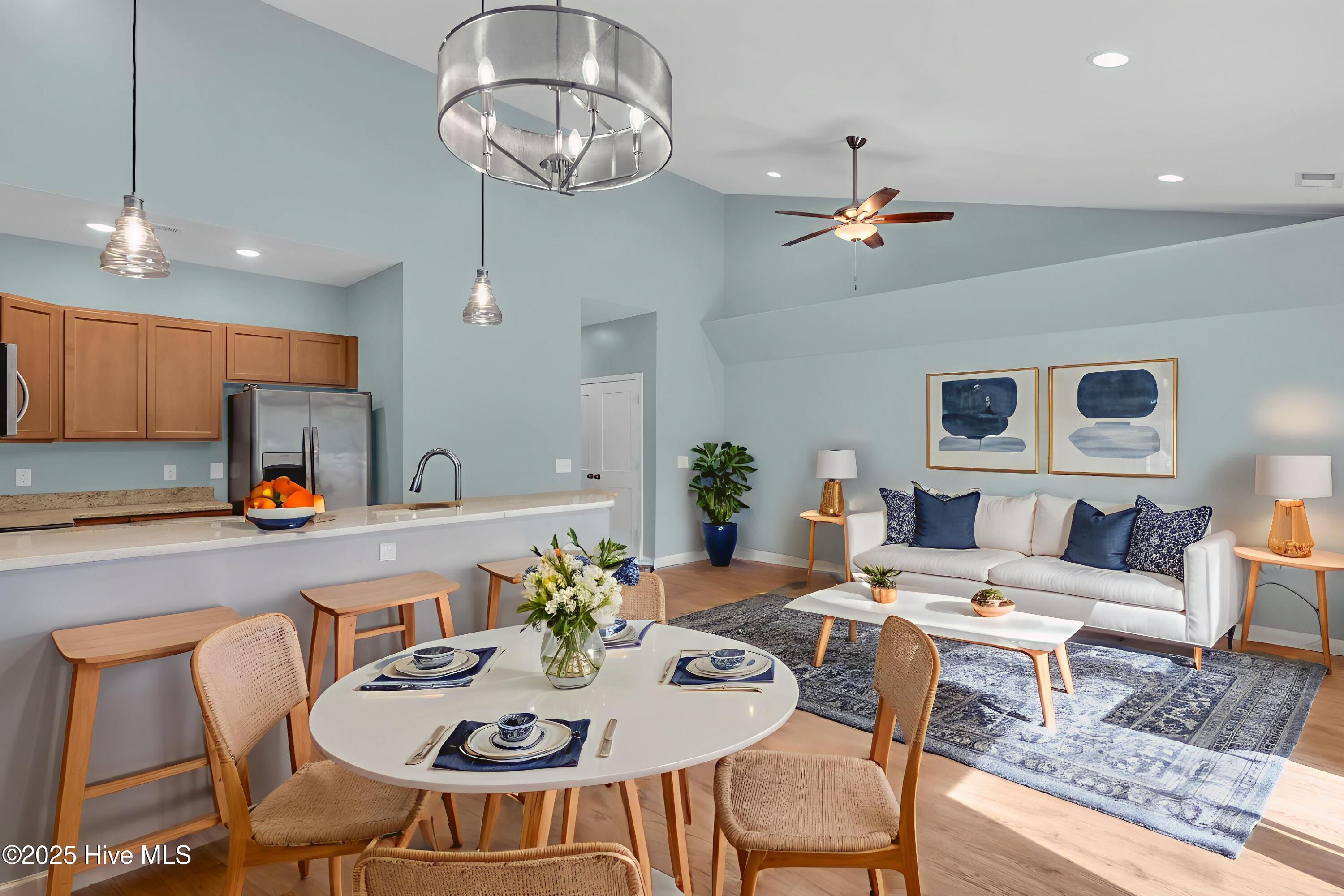 100549260 | Photo 16