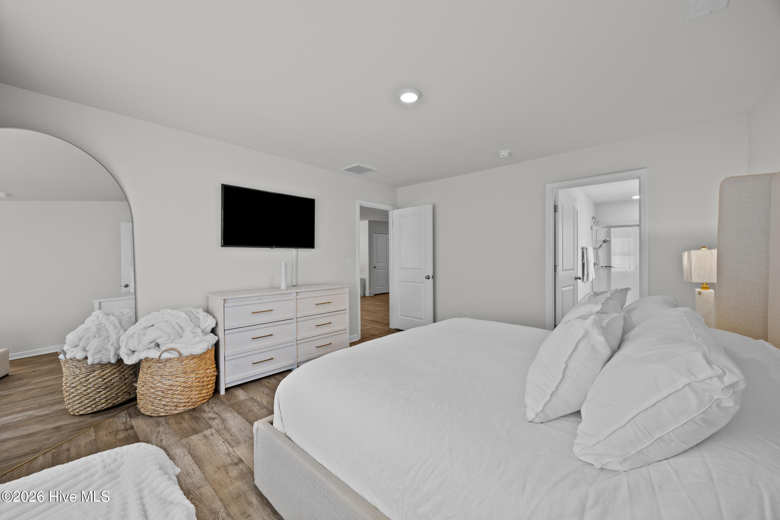 100562687 | Photo 33