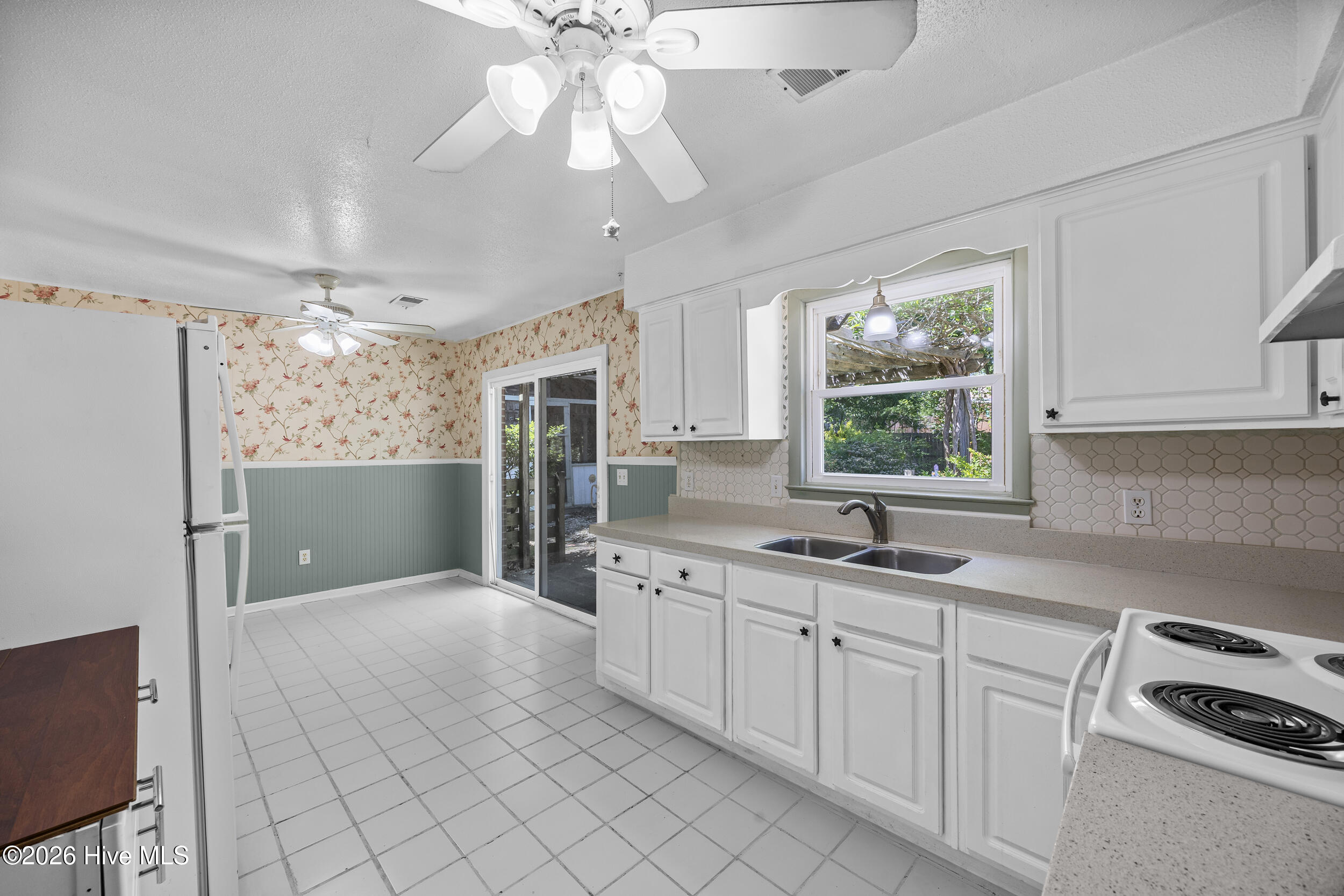 100569025 | Photo 11