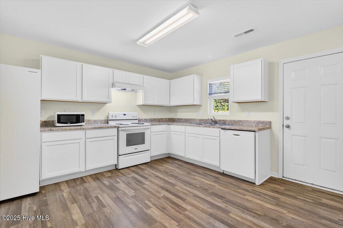 100540215 | Photo 13