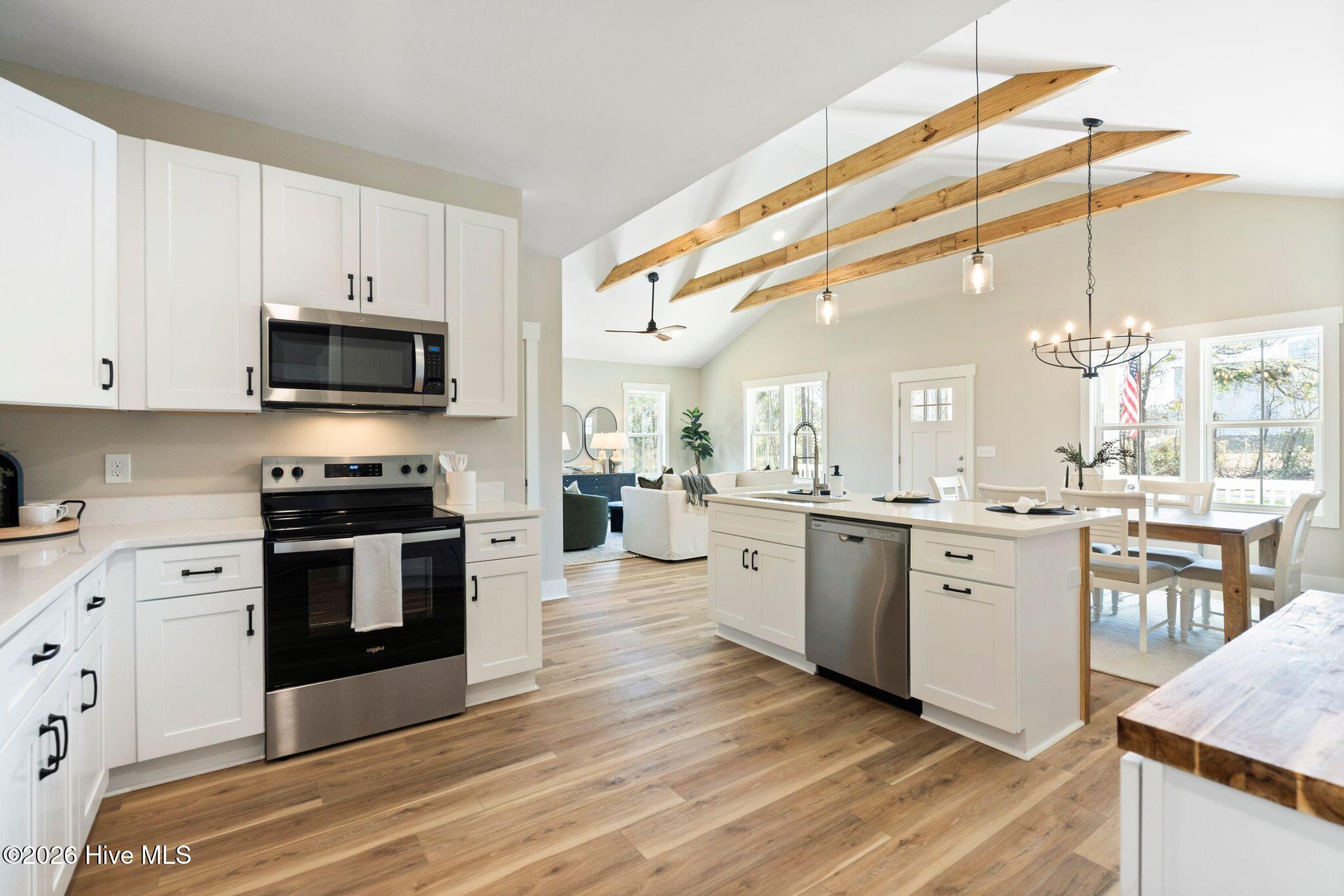 100558463 | Photo 27