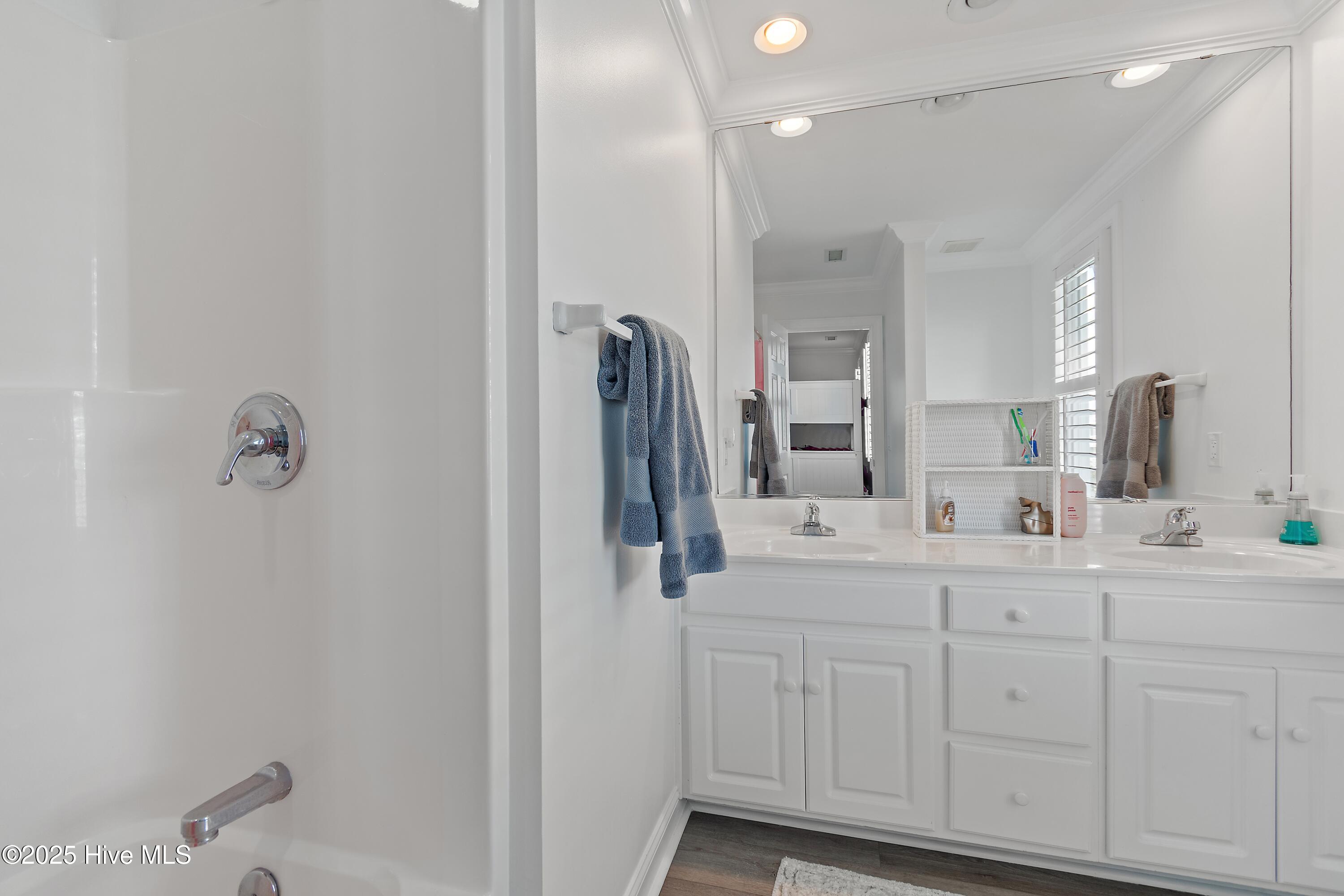 100536702 | Photo 90