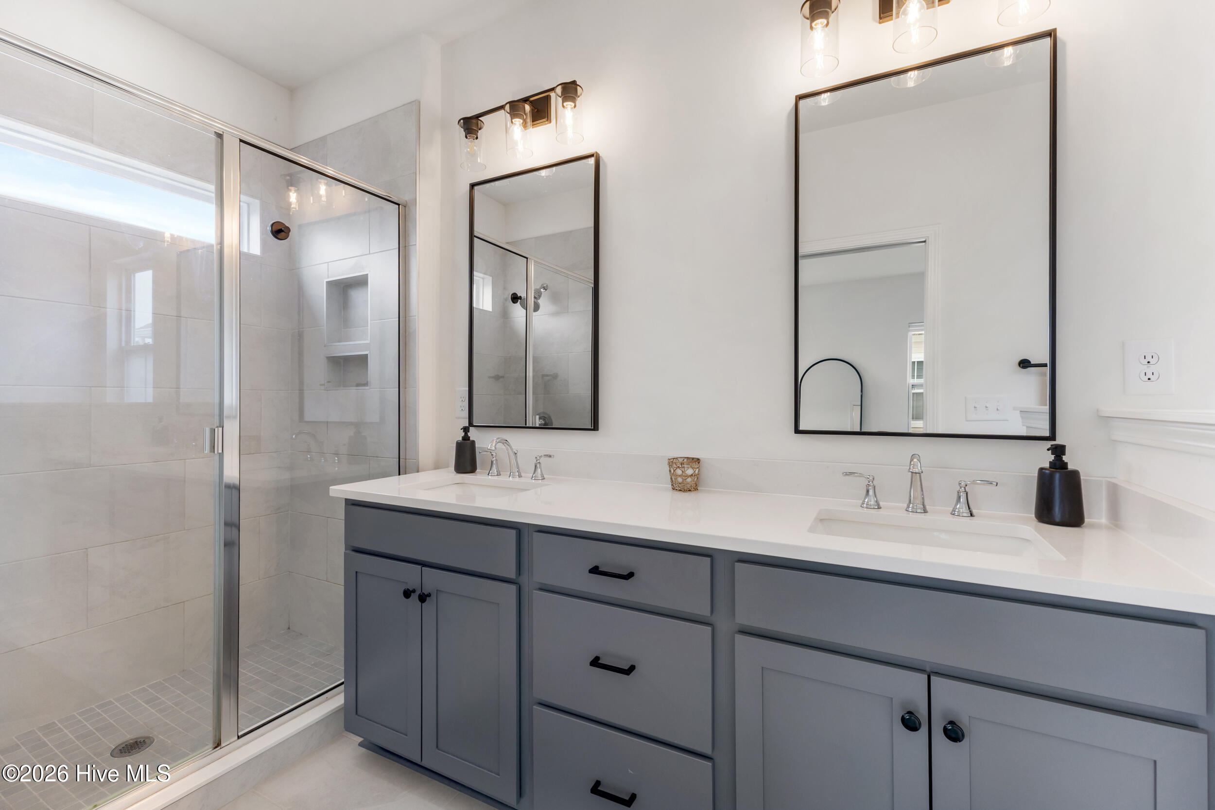 100567295 | Photo 14