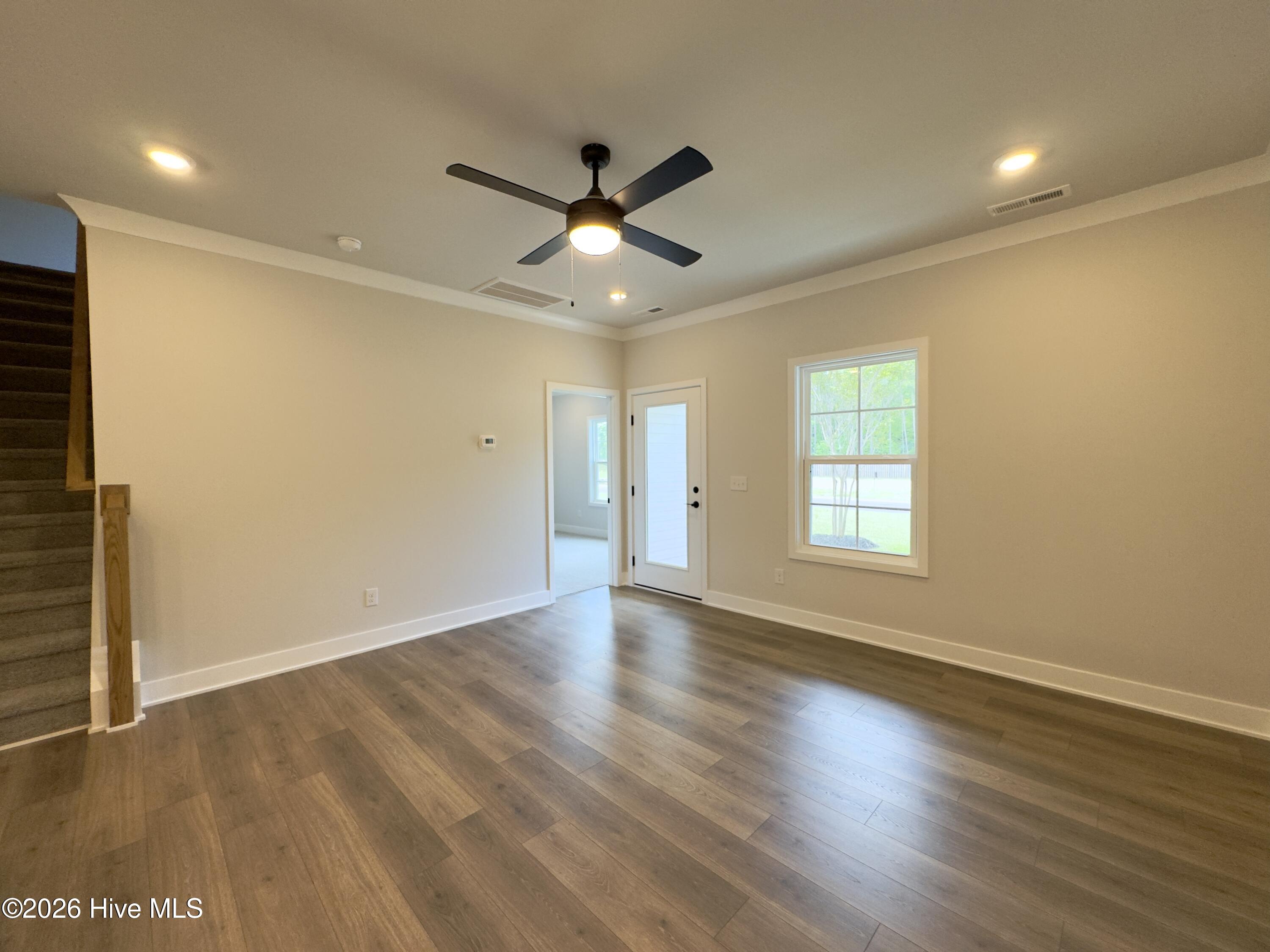 100546483 | Photo 10