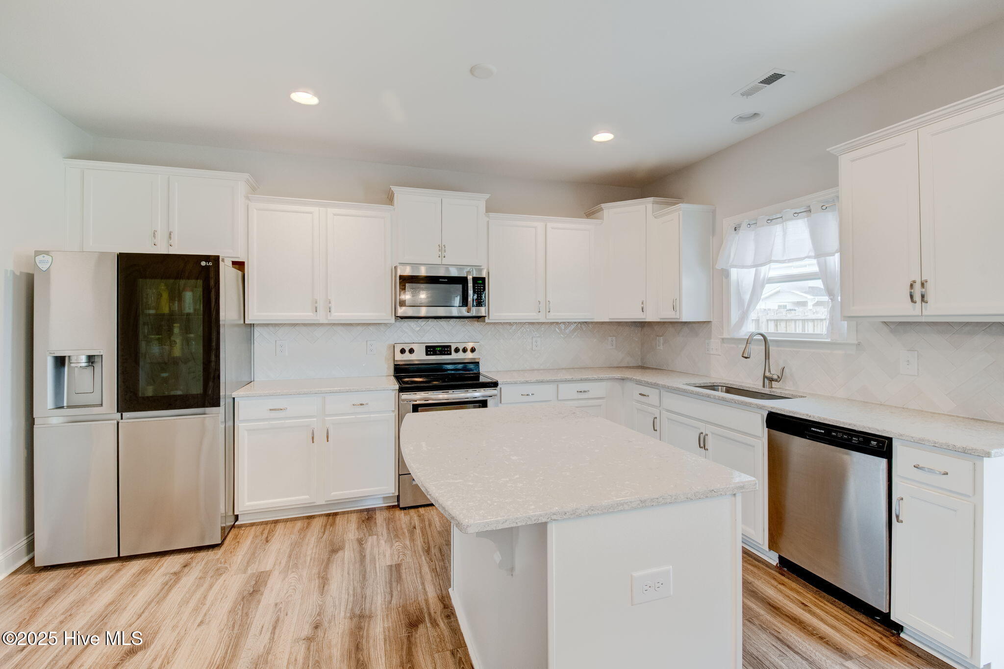 100535220 | Photo 18