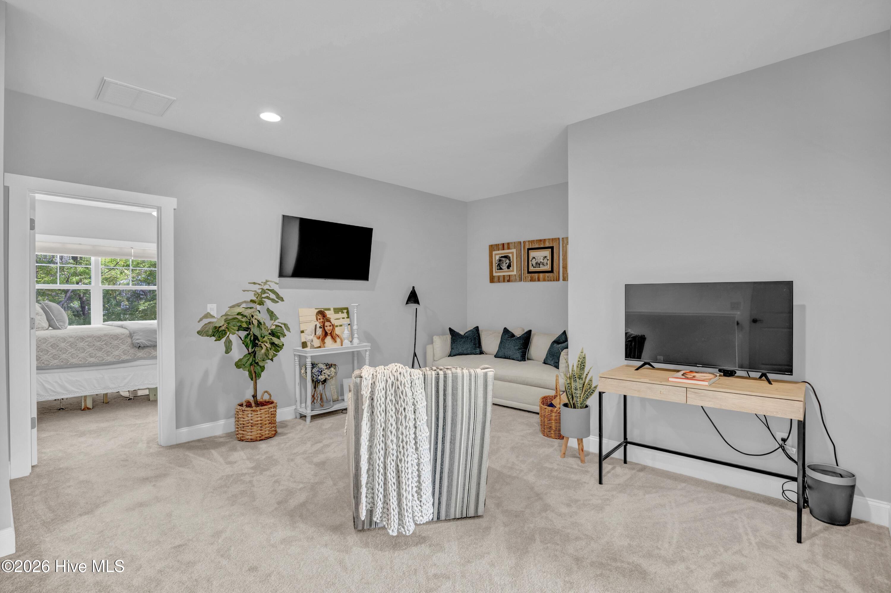 100566048 | Photo 52