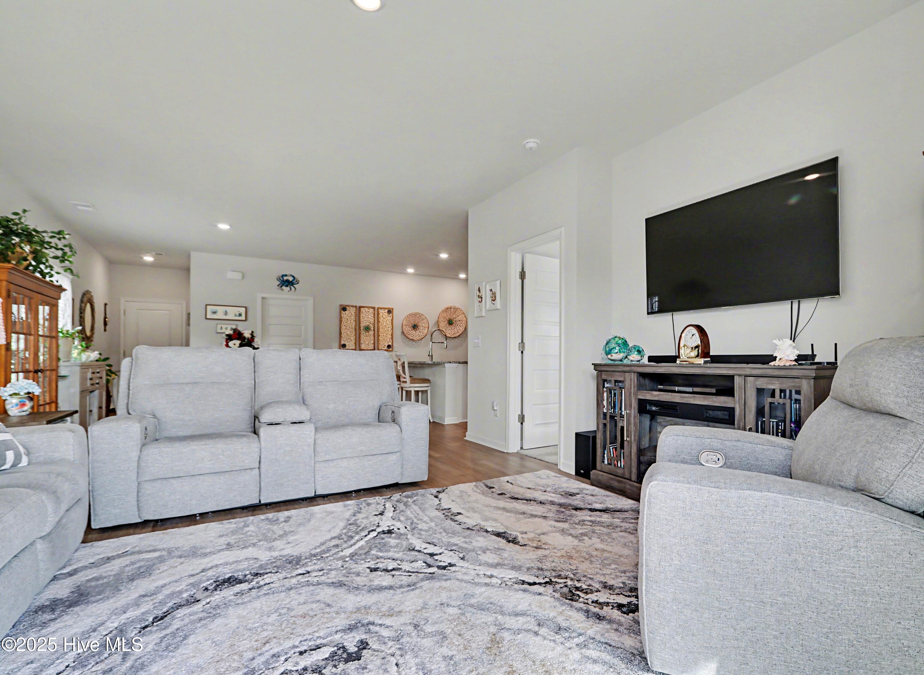 100547065 | Photo 17