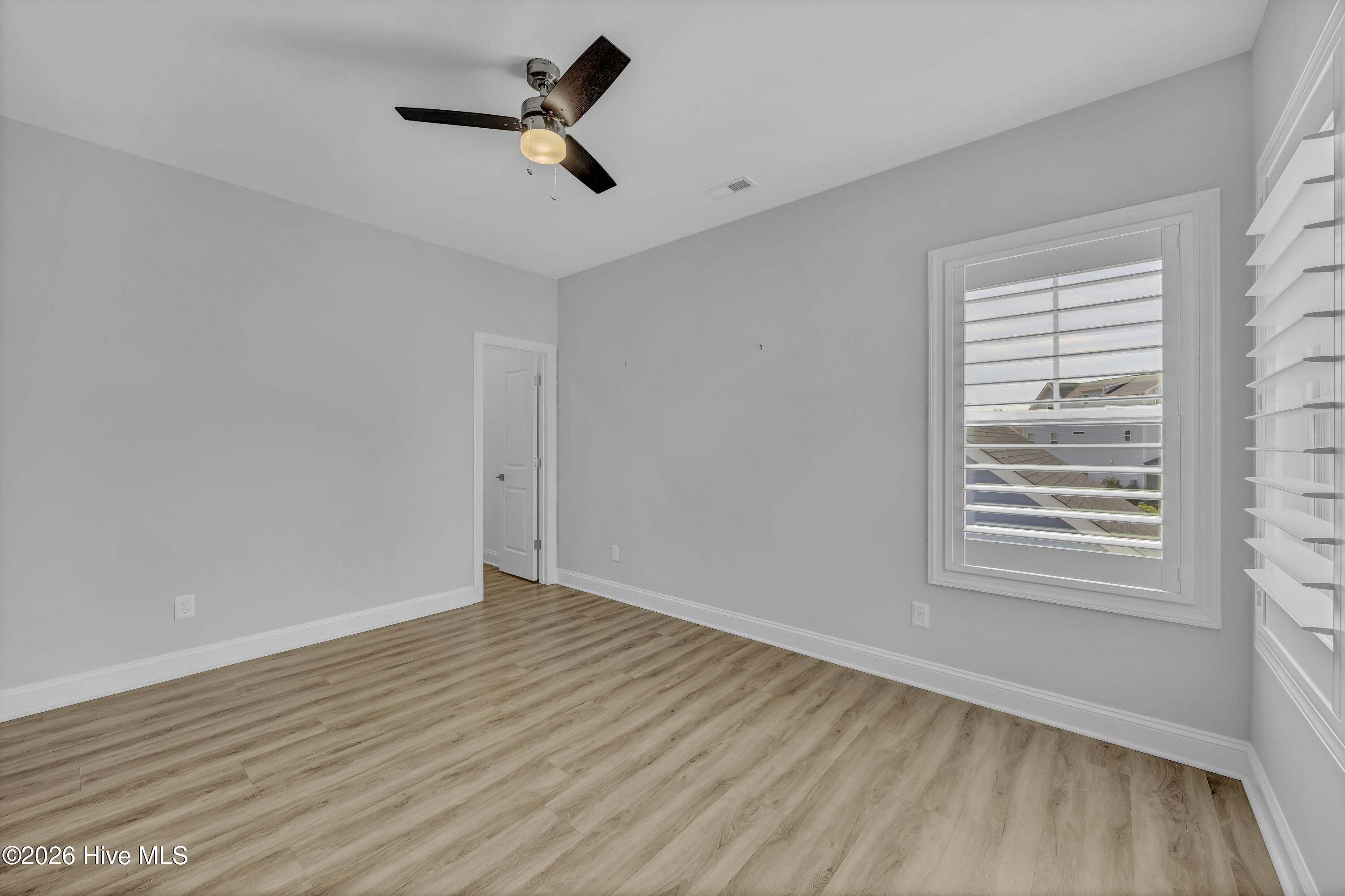 100565697 | Photo 27