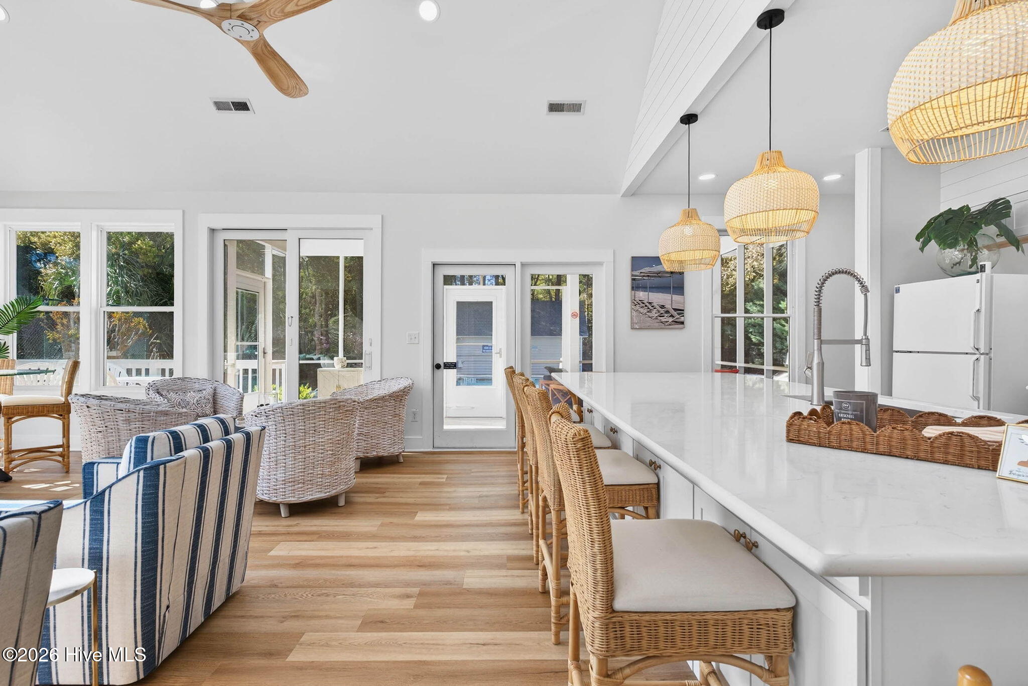 100564993 | Photo 61