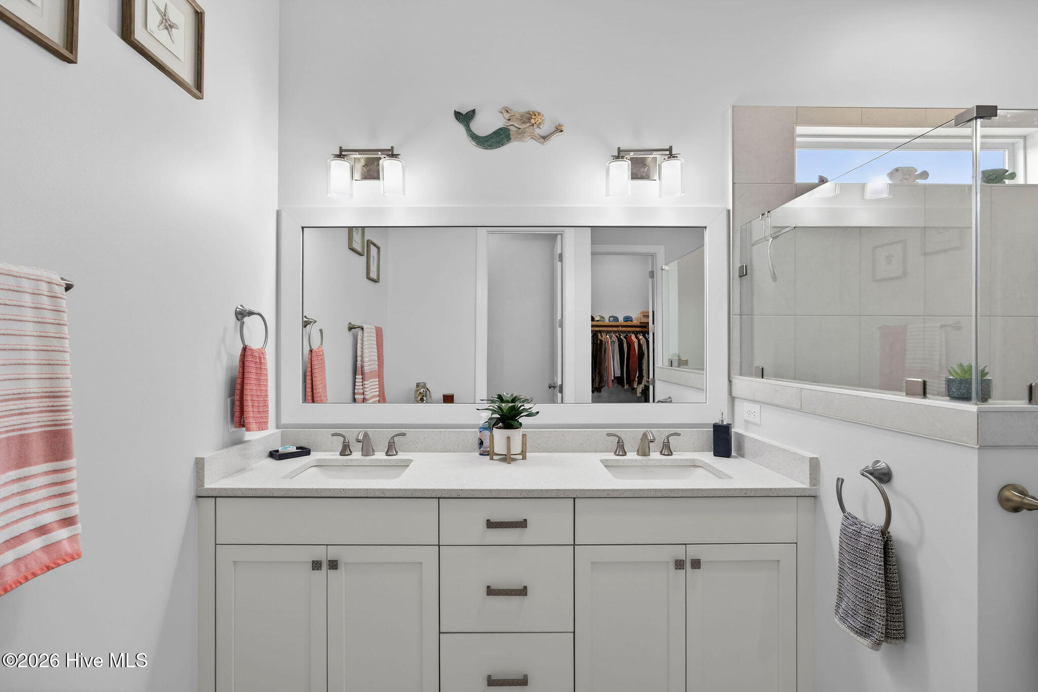 100557303 | Photo 34