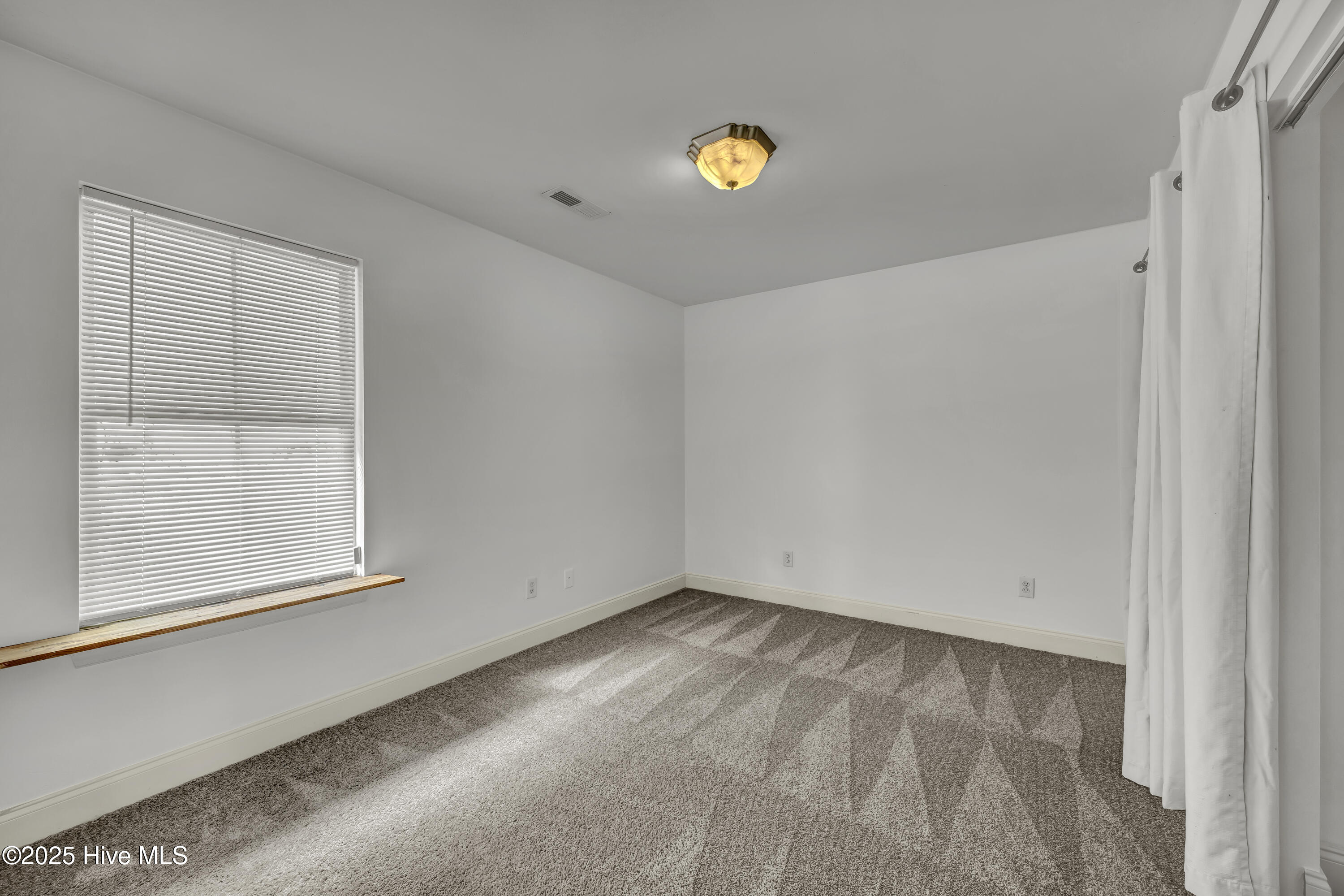 100523504 | Photo 16