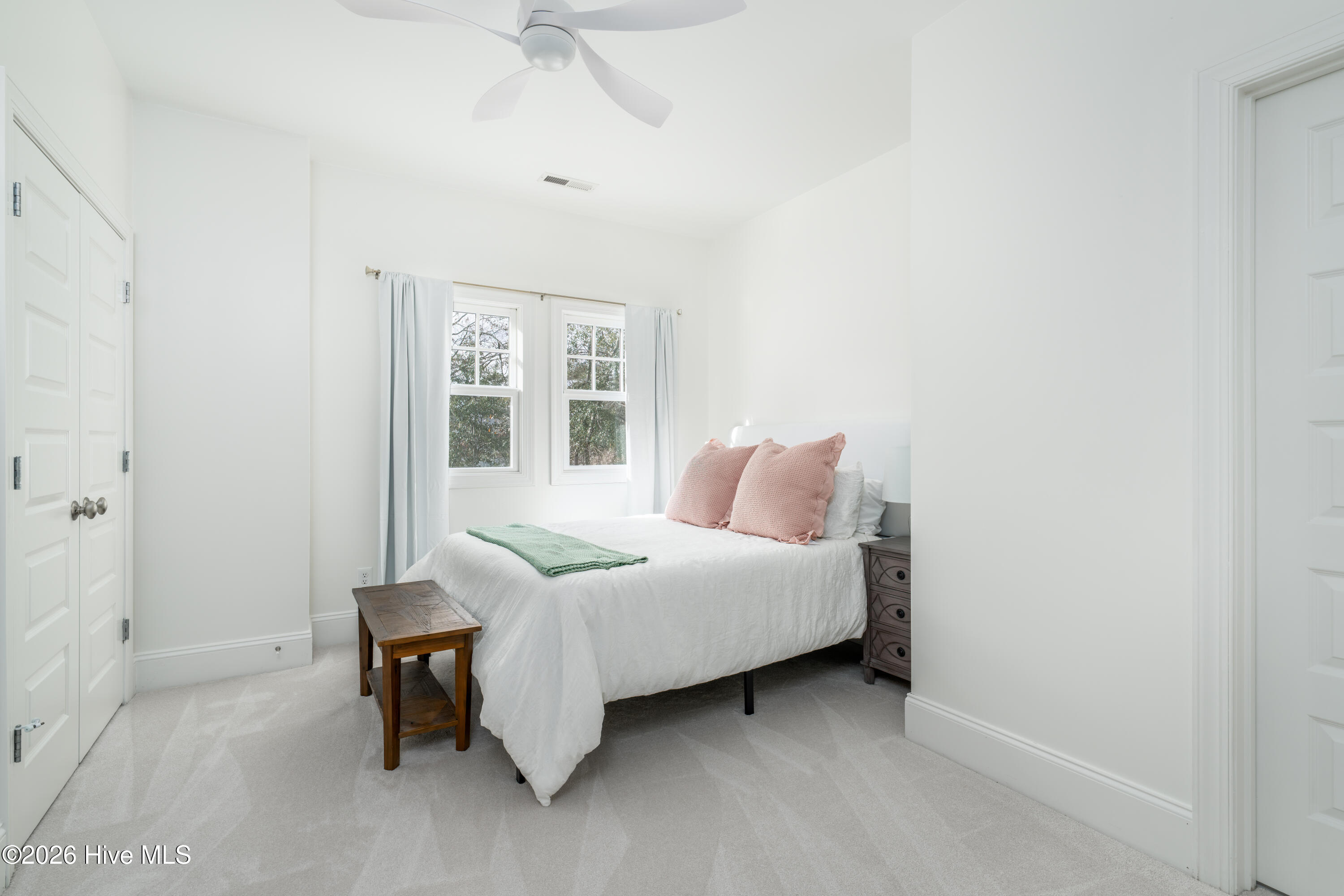 100549444 | Photo 45