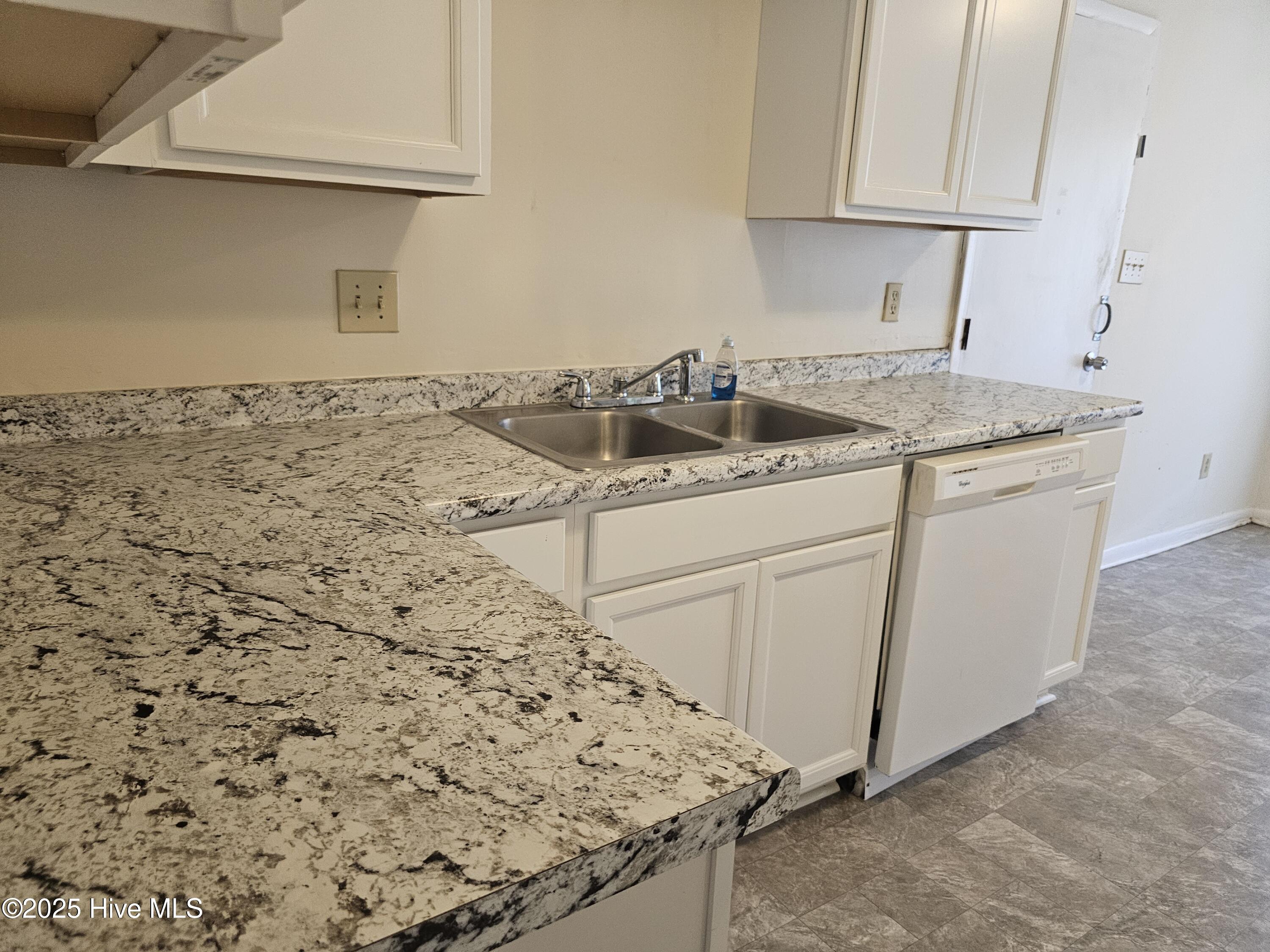 100528629 | Photo 18