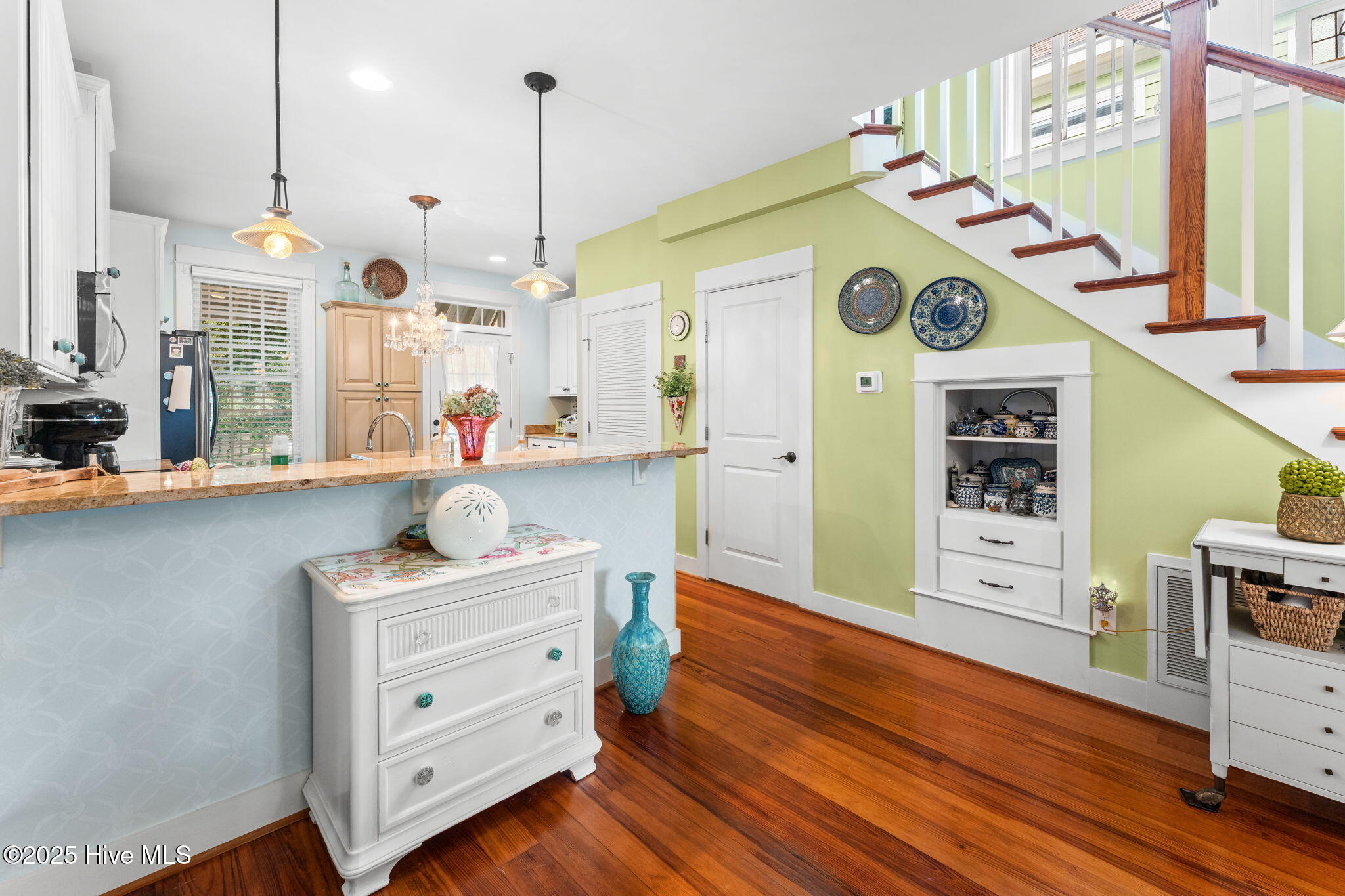 100534580 | Photo 10