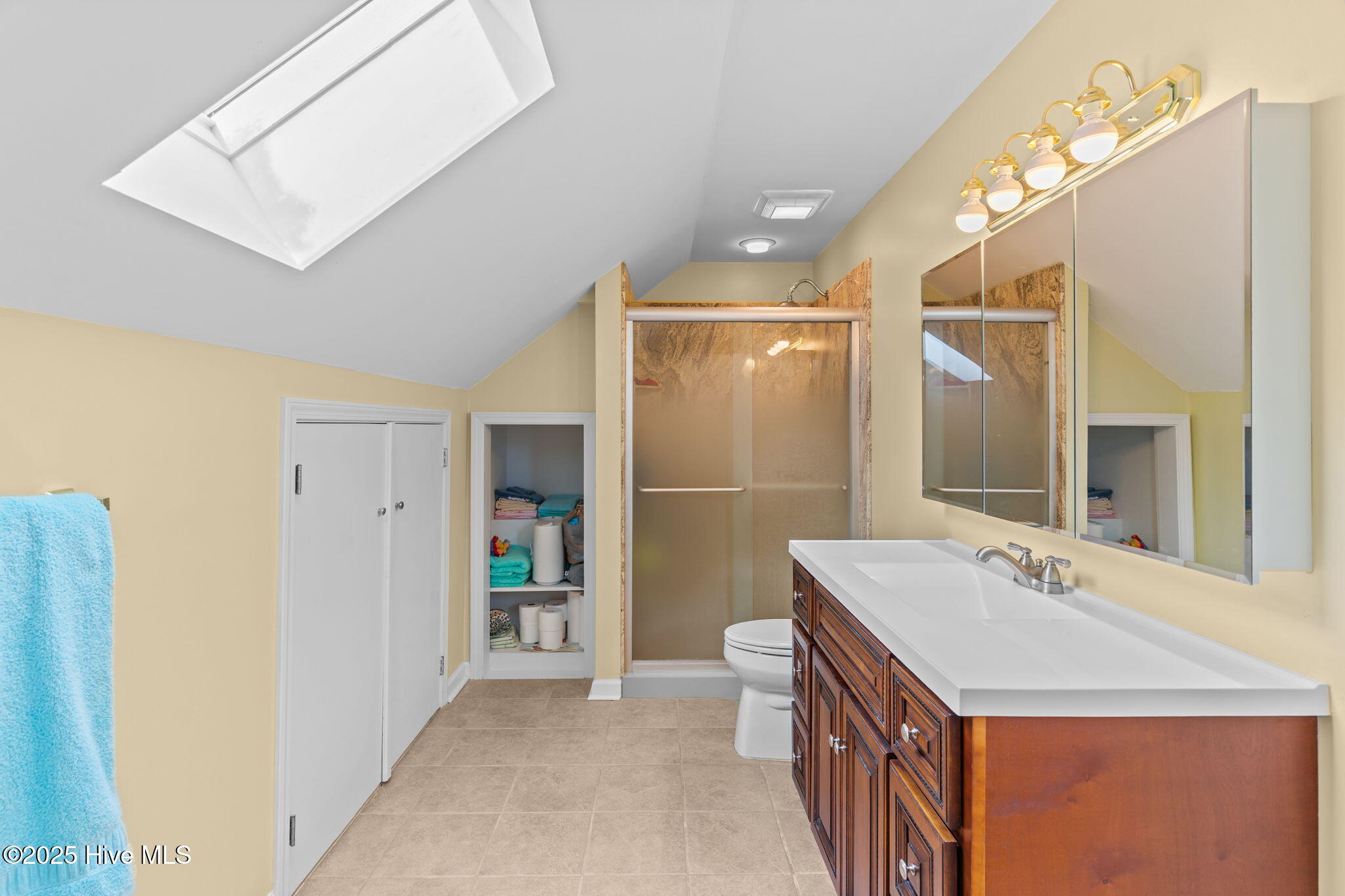 100543111 | Photo 66