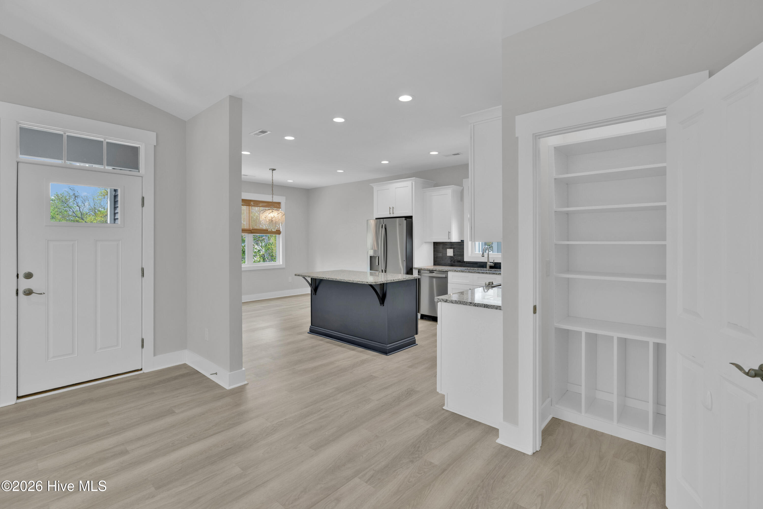 100565490 | Photo 12