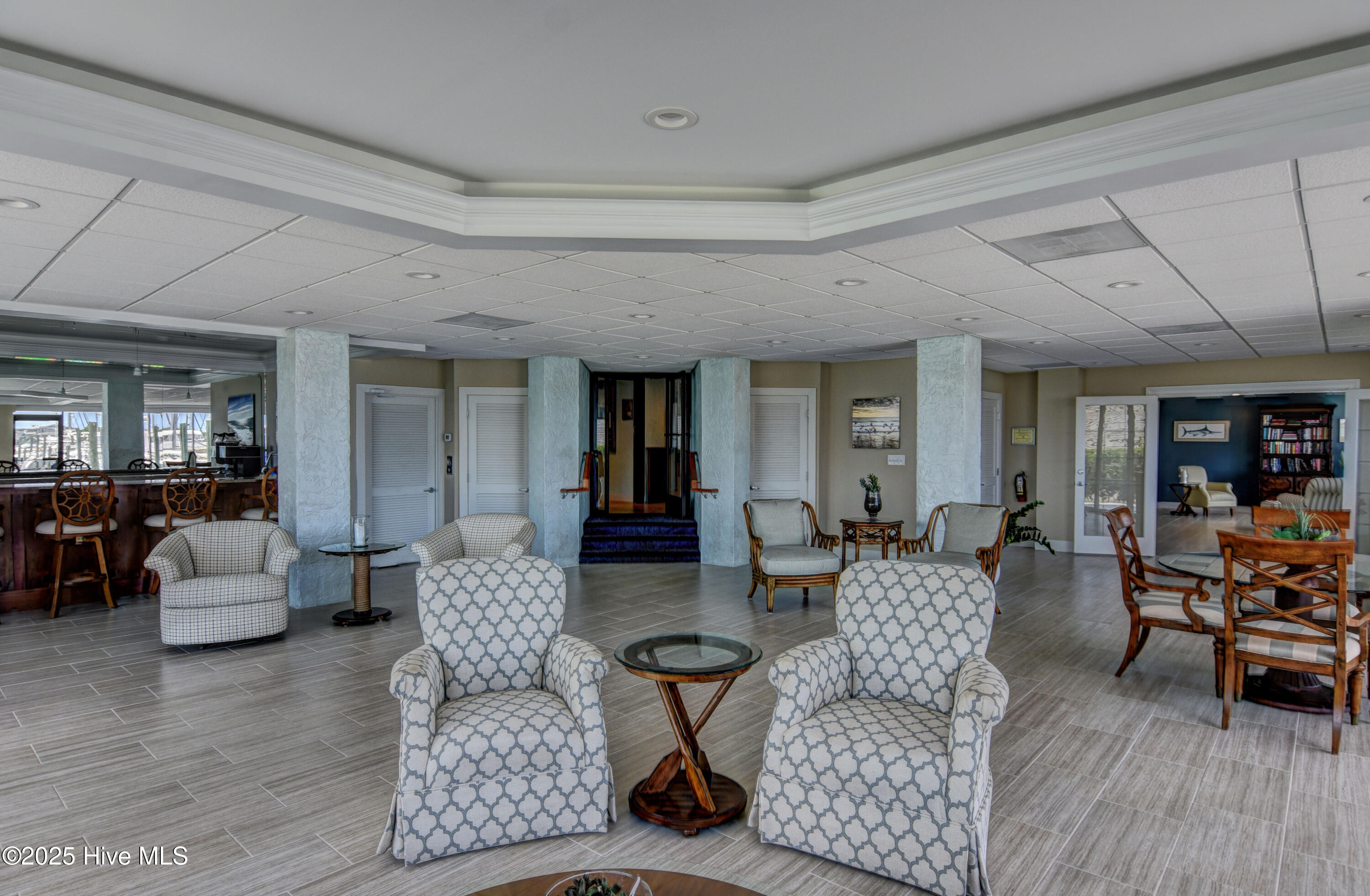 100549475 | Photo 25