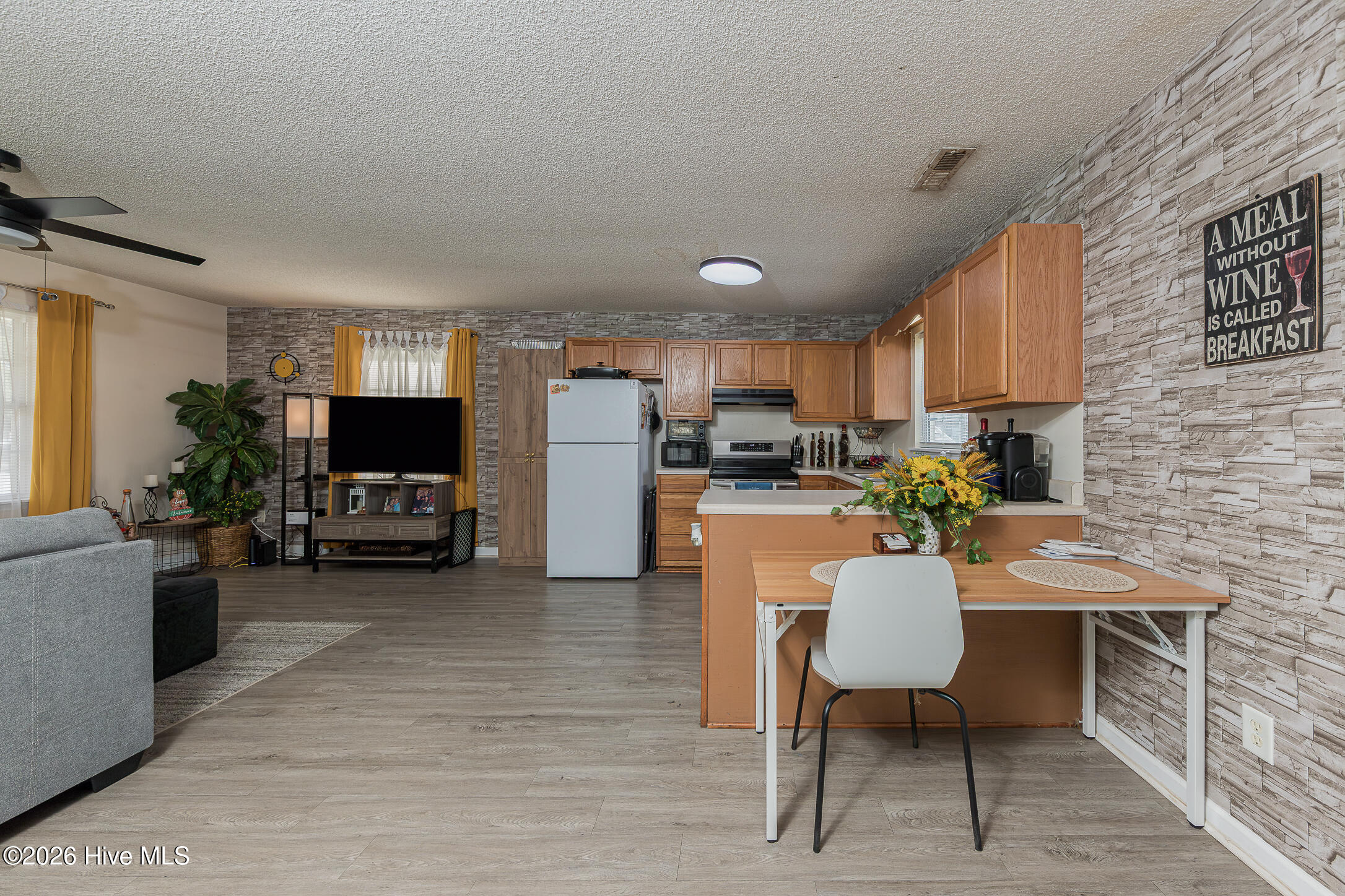 100562596 | Photo 12