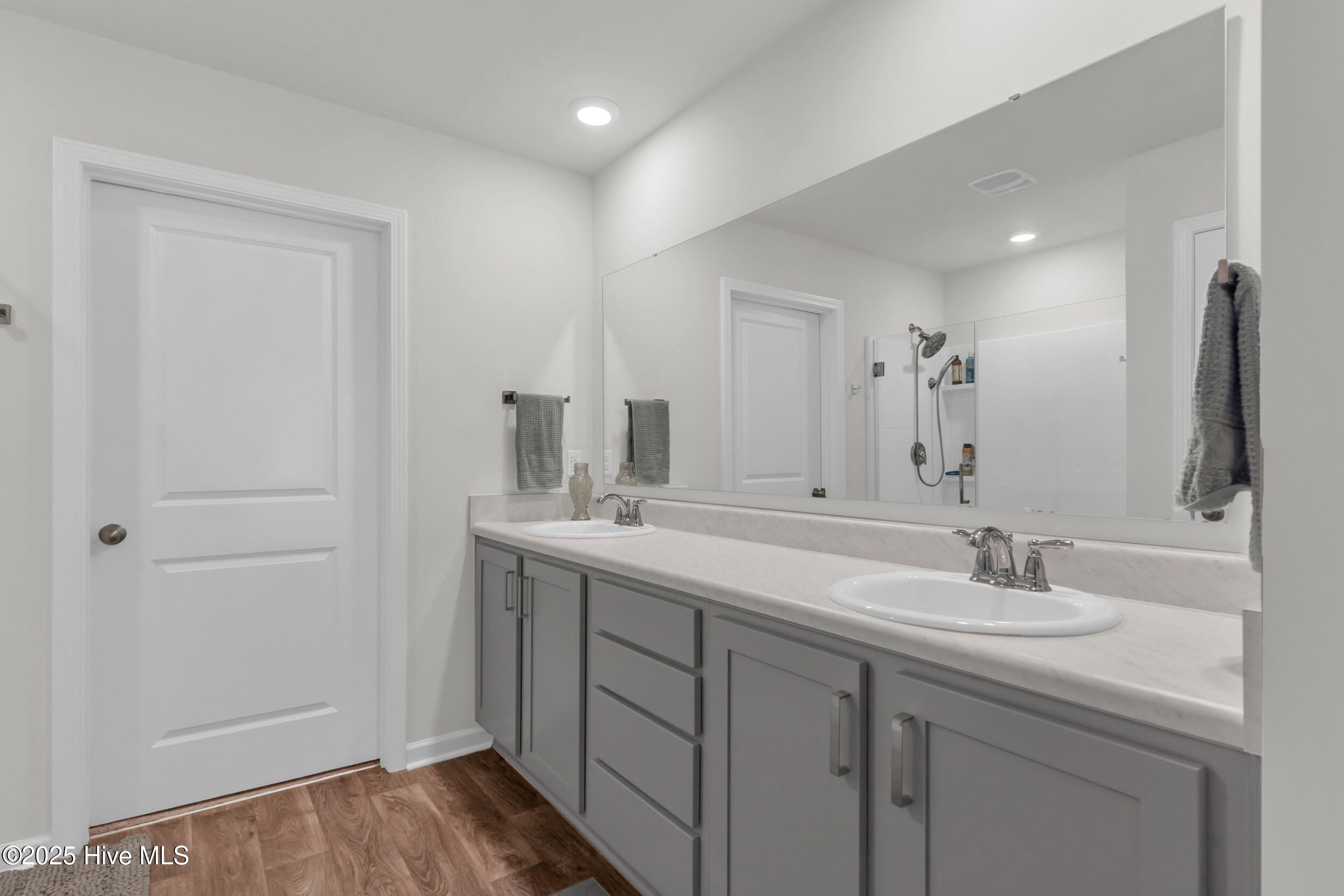 100518260 | Photo 18