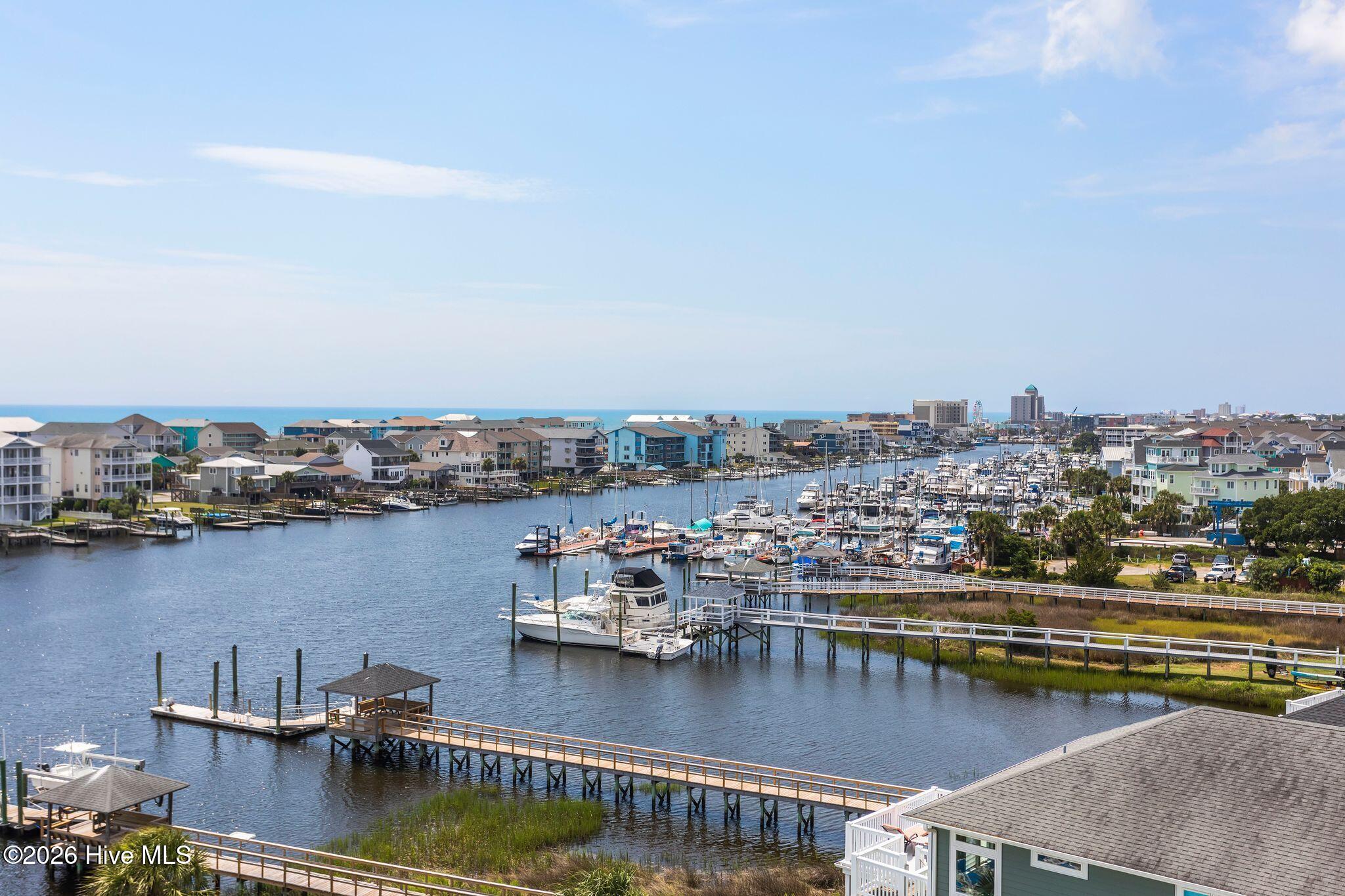 100560958 | Photo 36