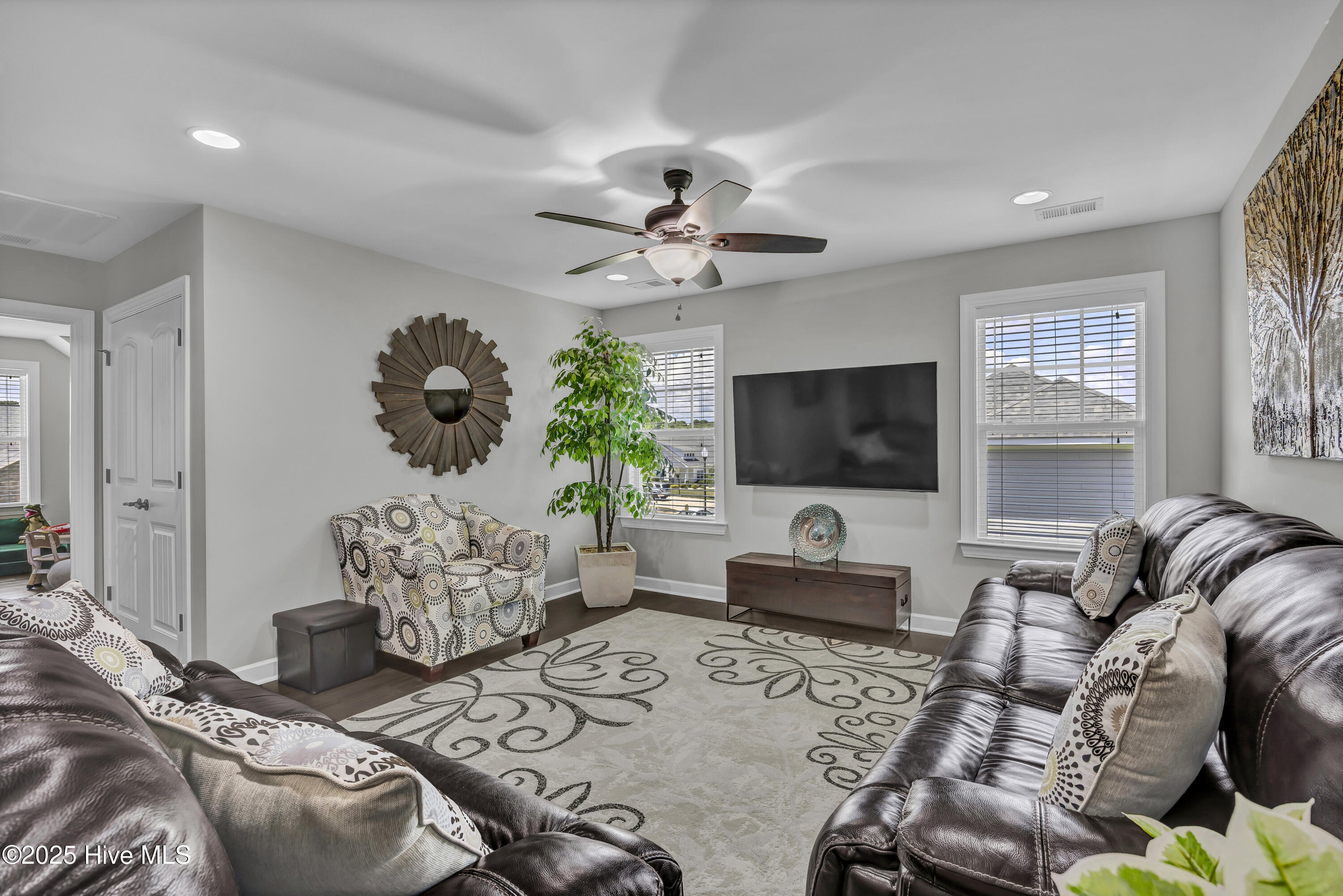 100519414 | Photo 26