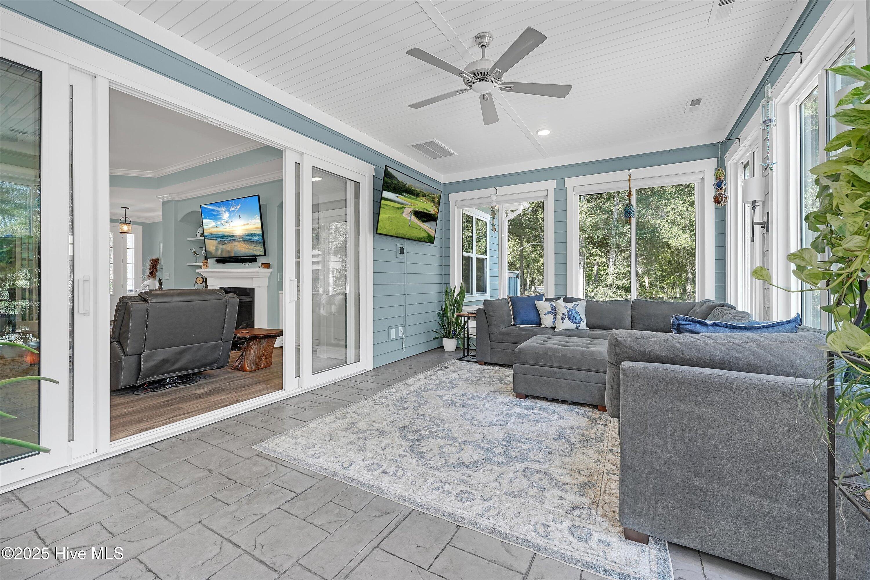 100526199 | Photo 18