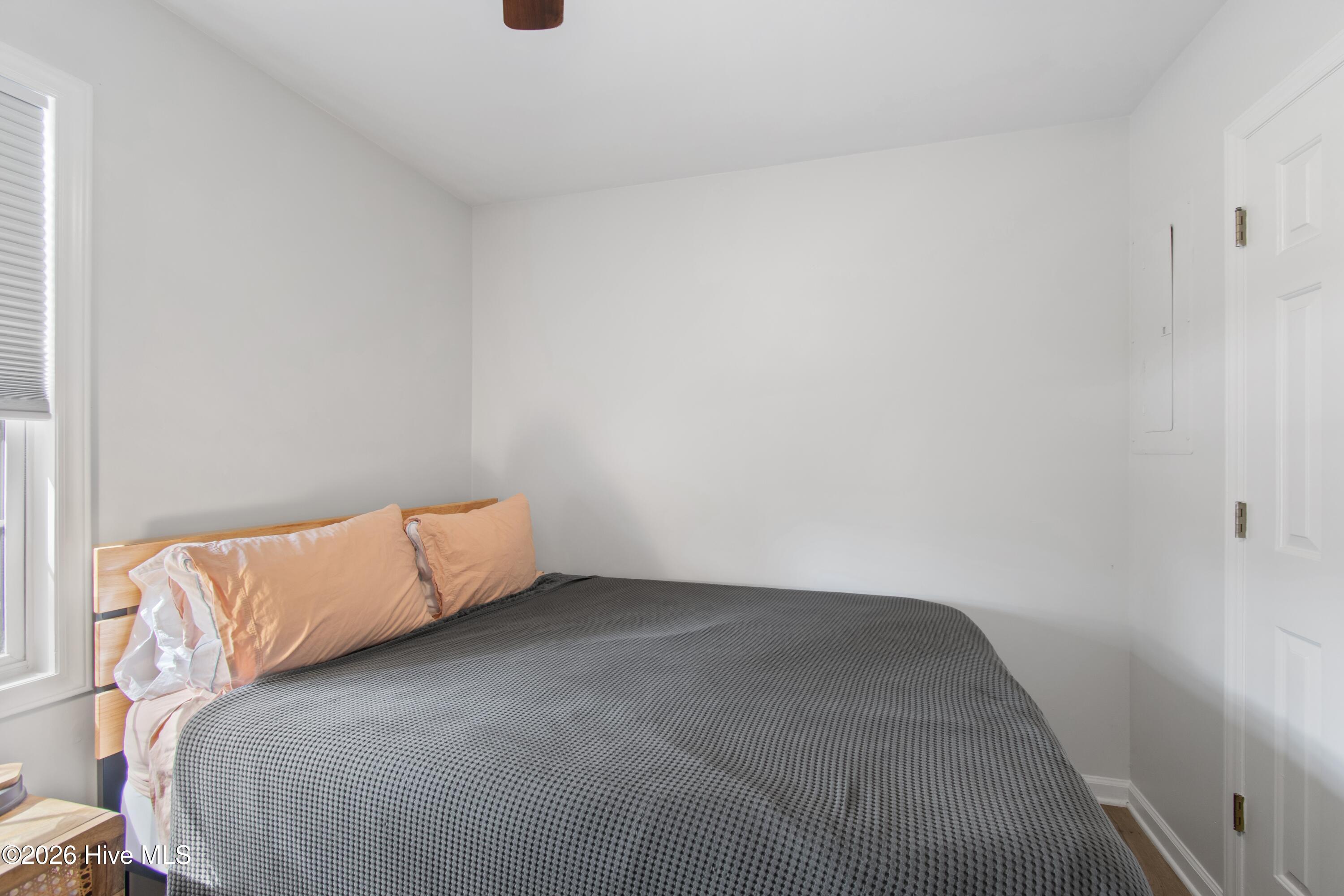 100561306 | Photo 19