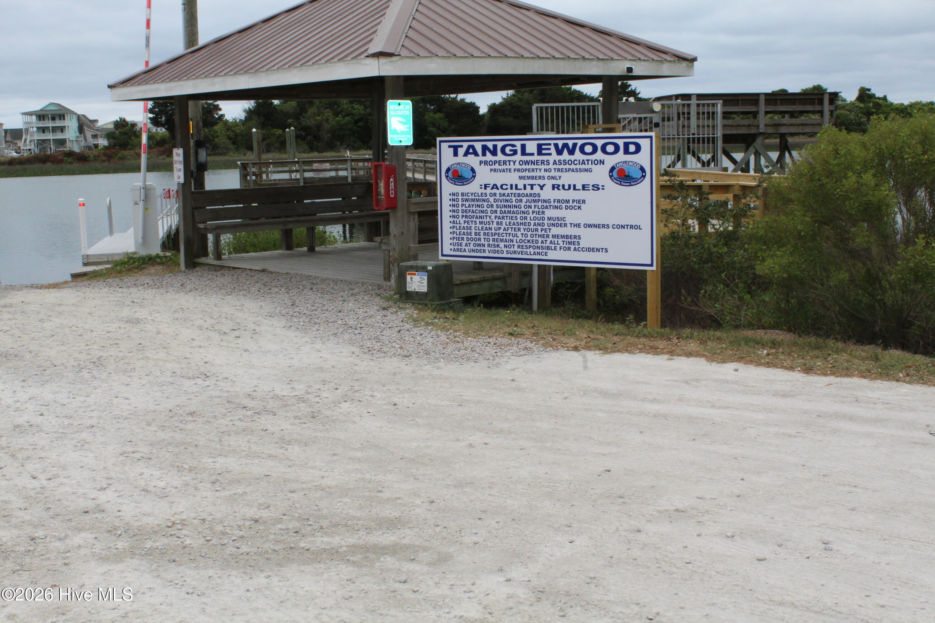 100570403 | Photo 15