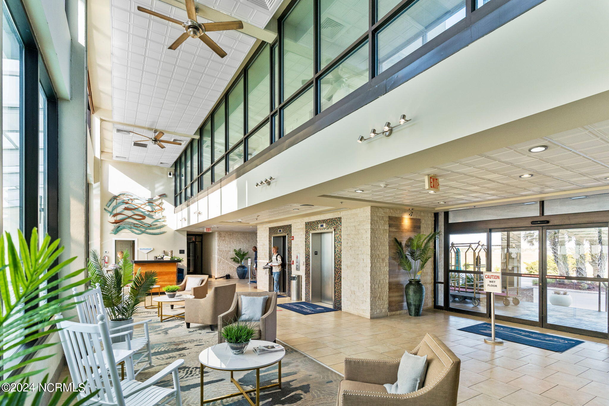 100531312 | Photo 31