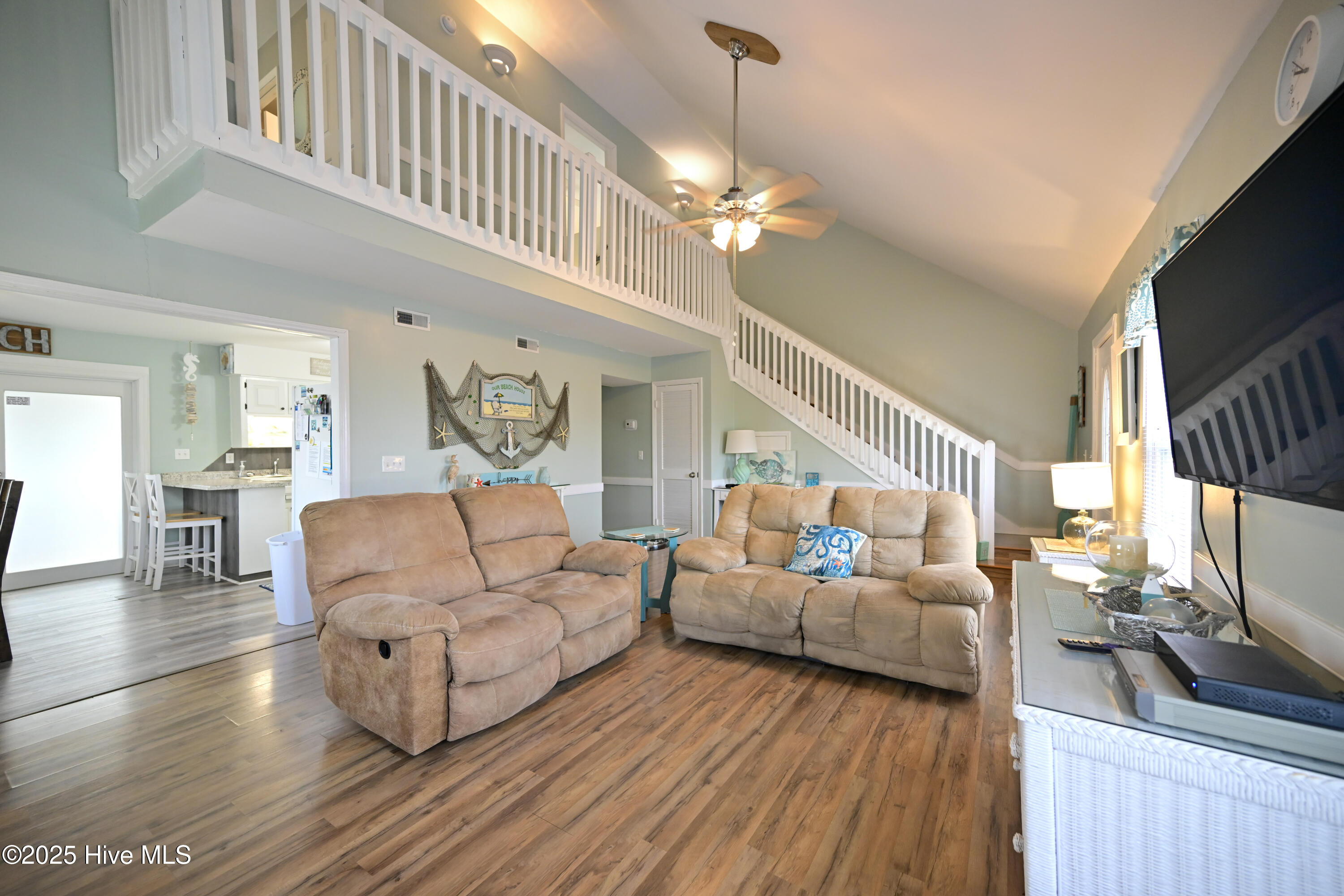 100495129 | Photo 13