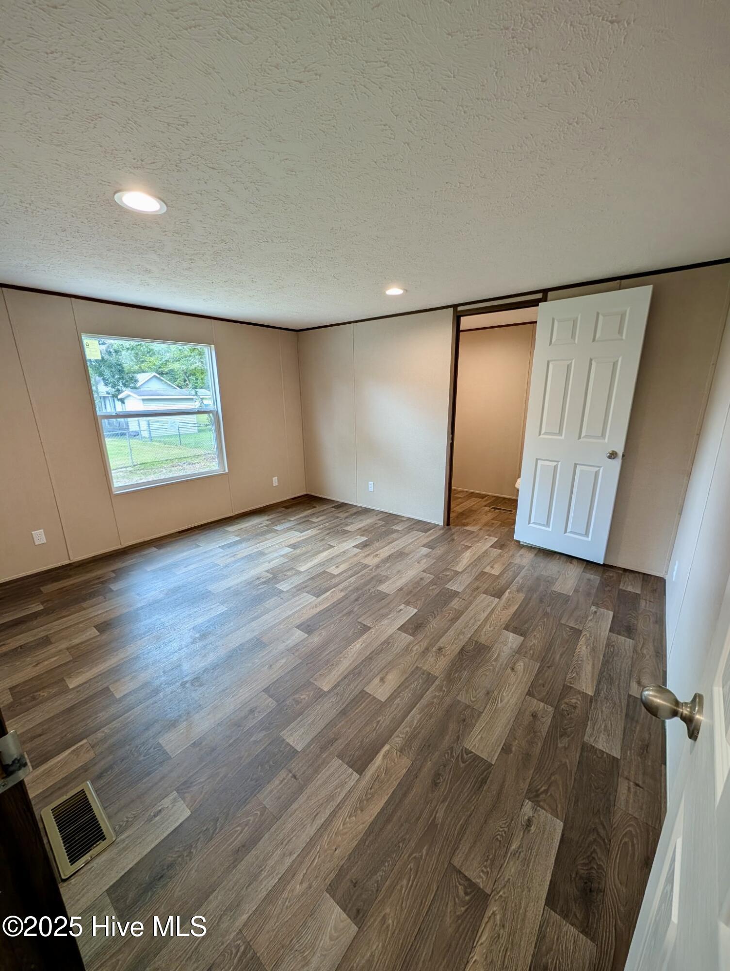 612 Bayshore Drive SE, Bolivia, NC 28422 – photo 9: Owners suite