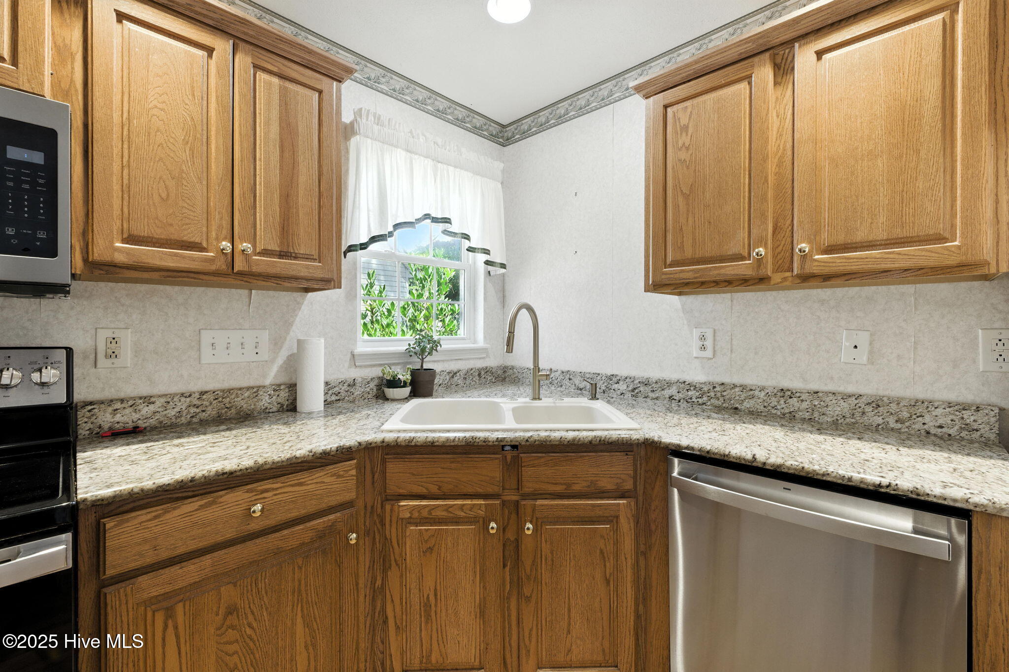 100523616 | Photo 22