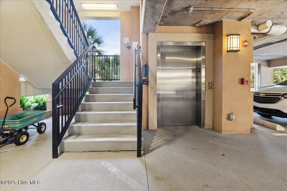 100535448 | Photo 13