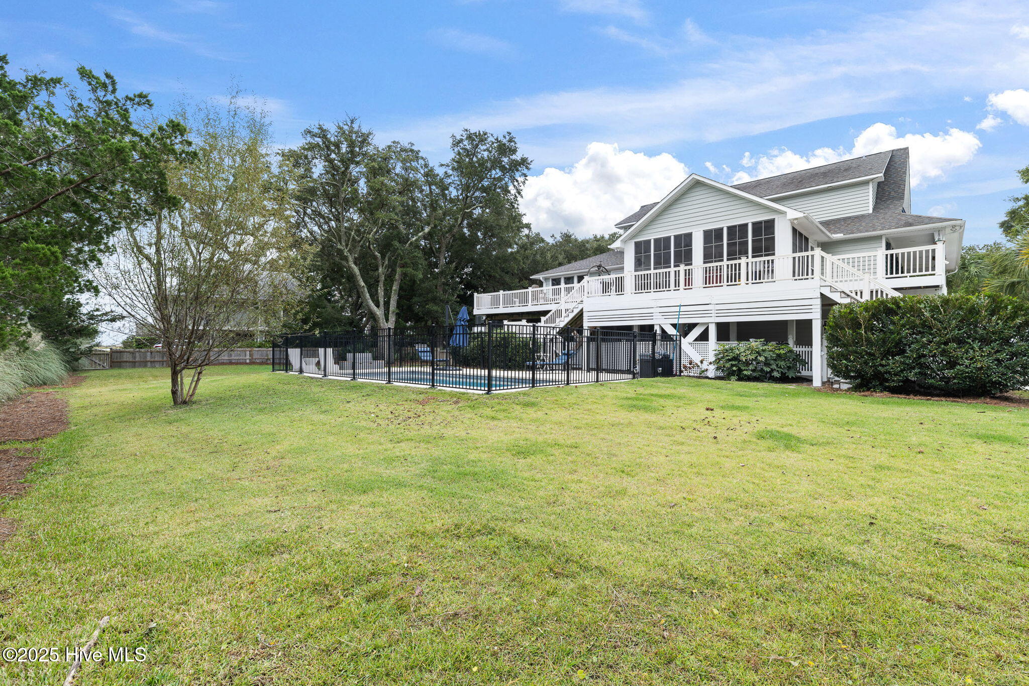 100548245 | Photo 56