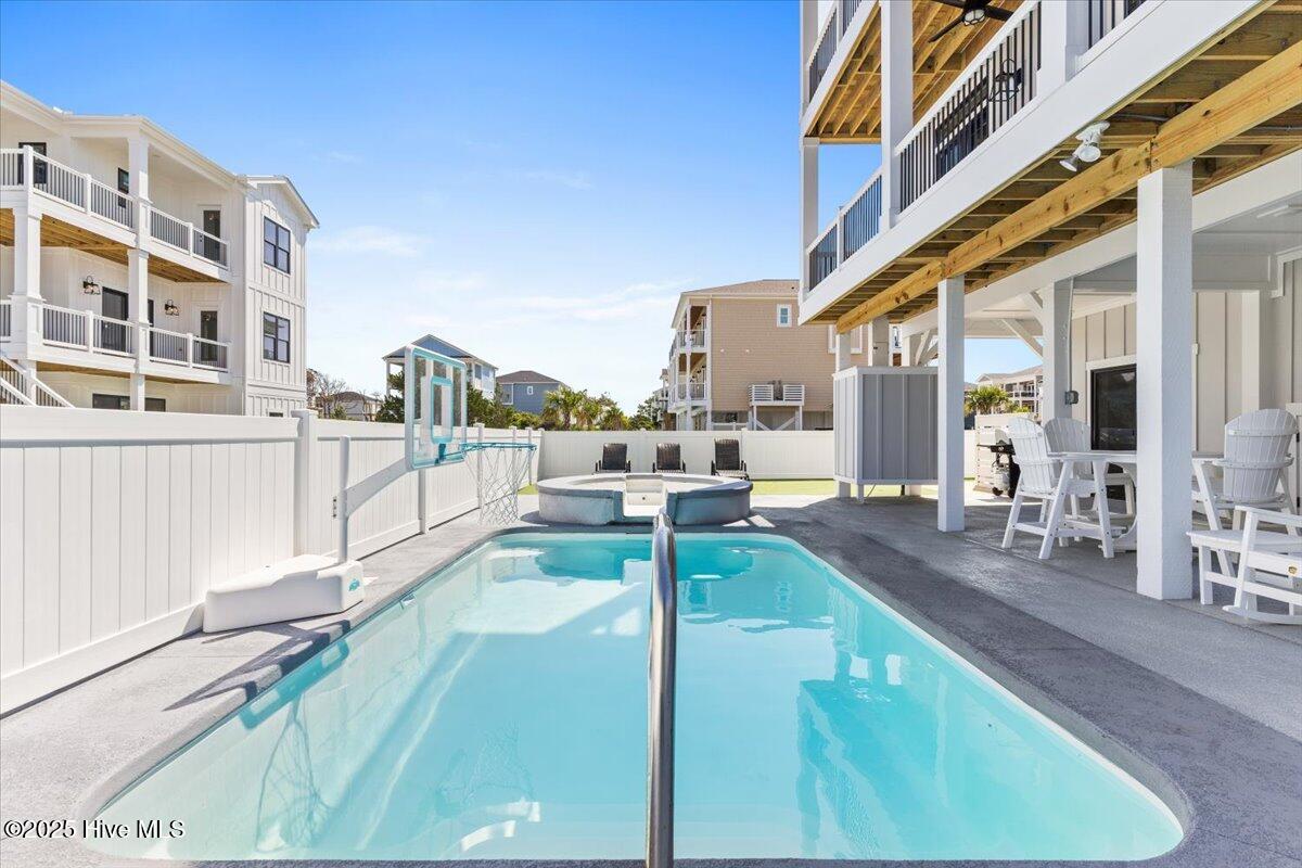 100526608 | Photo 77