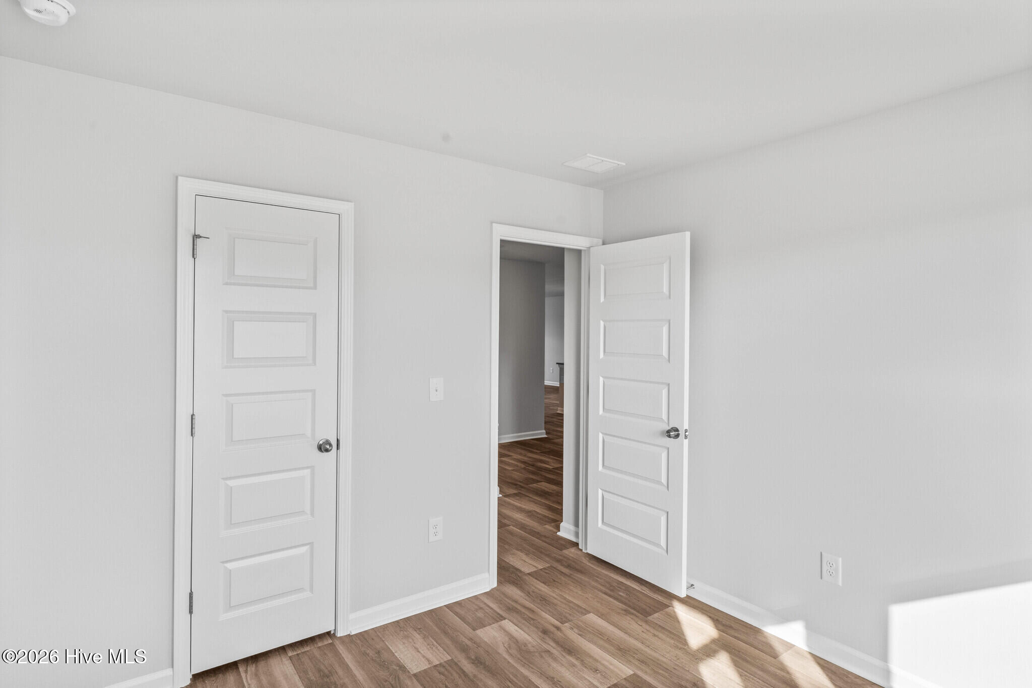 100568601 | Photo 18