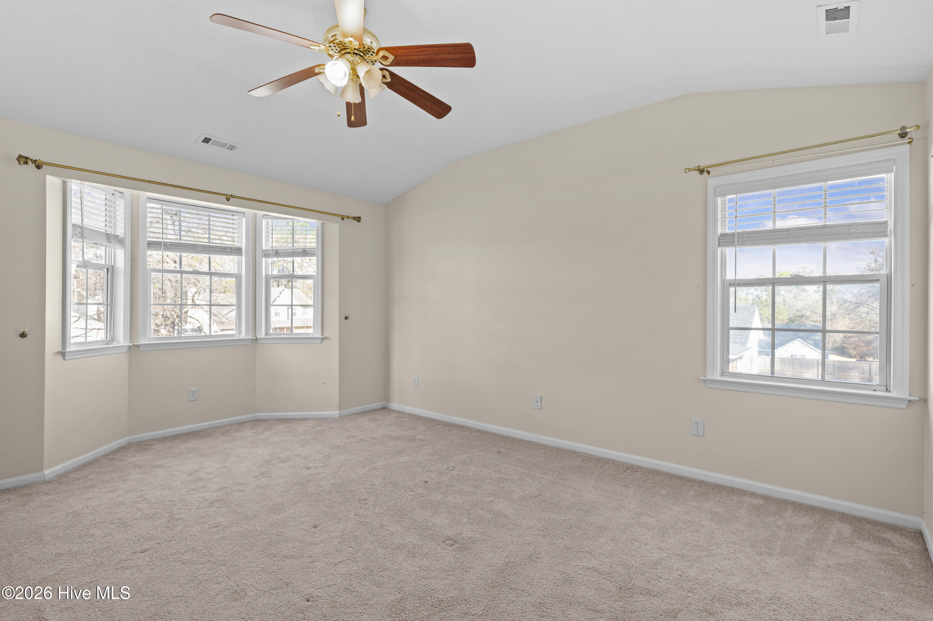 100541595 | Photo 35