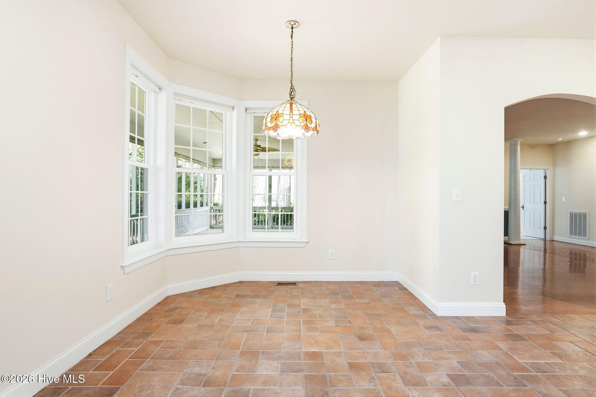 100563594 | Photo 23