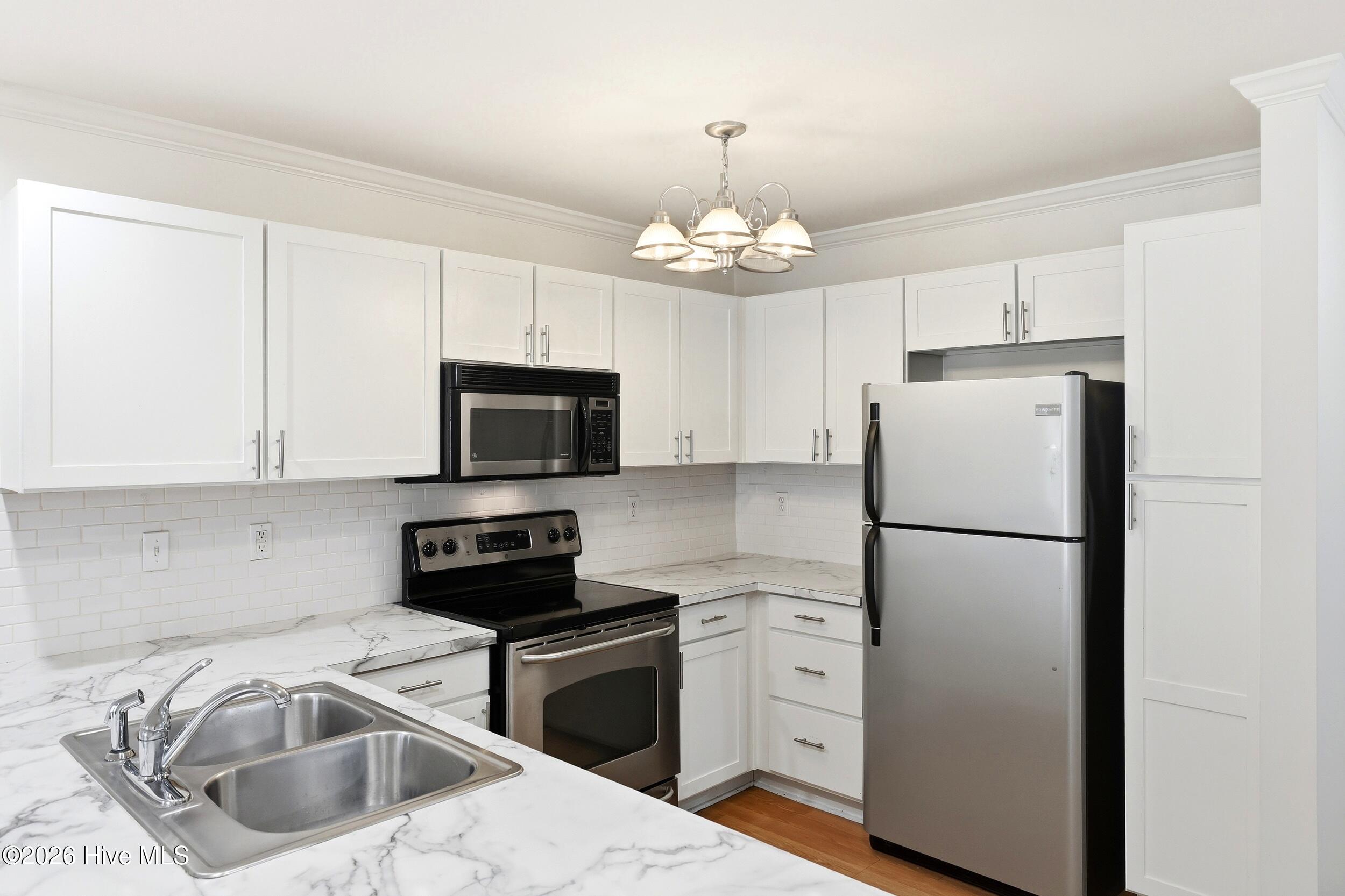 13_2820_bloomfield_ln_unit_105_013