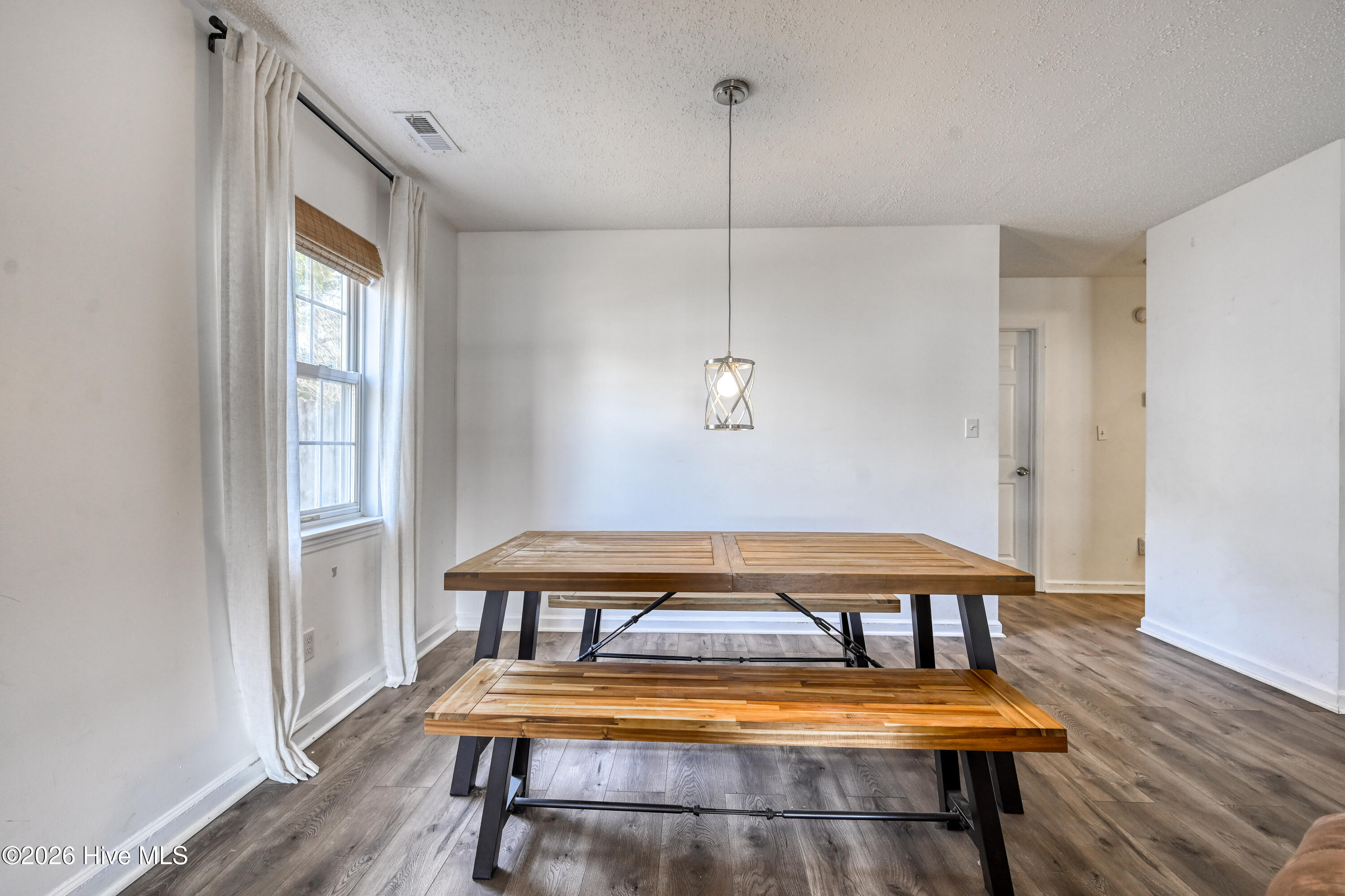 100548302 | Photo 12