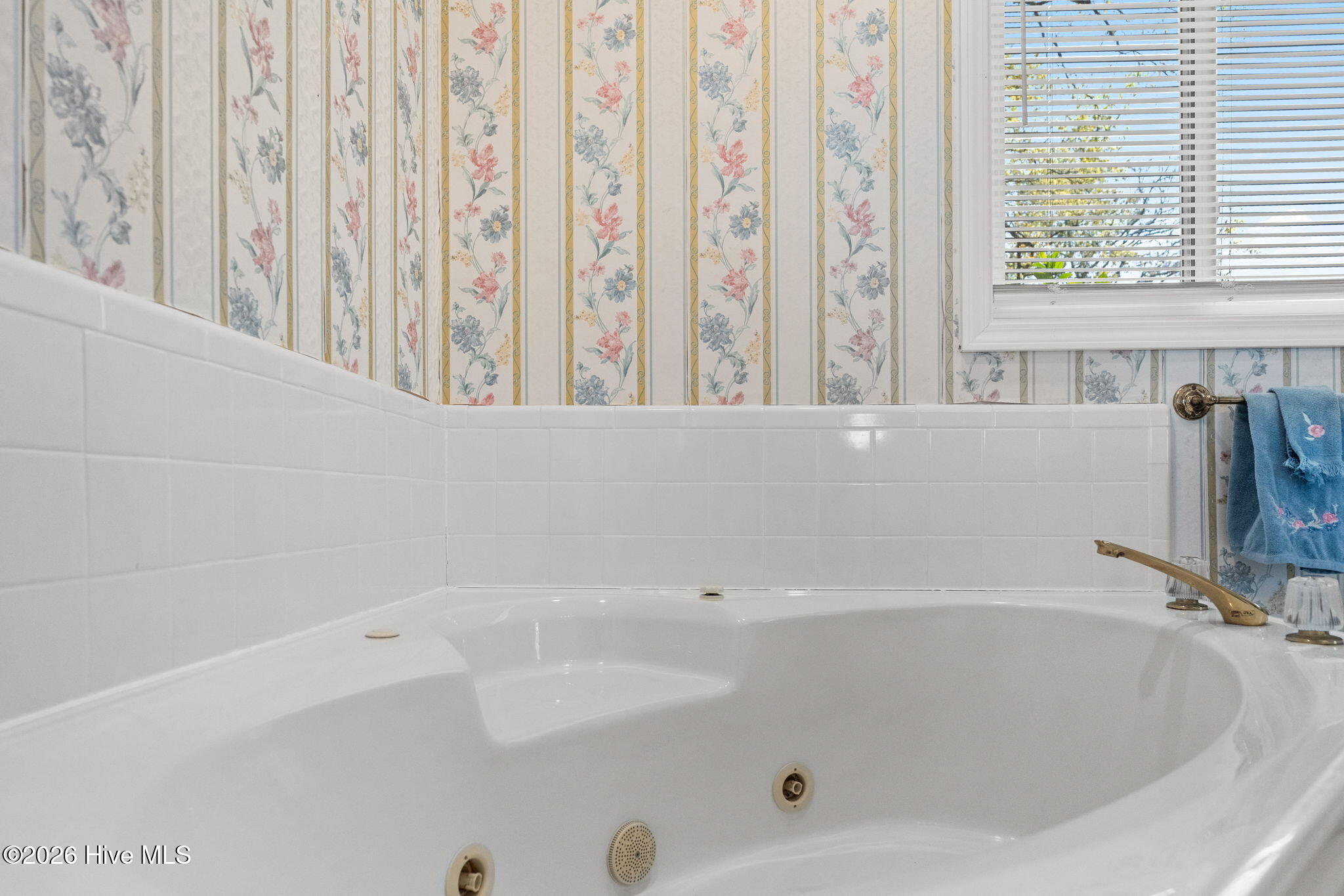 100561830 | Photo 25